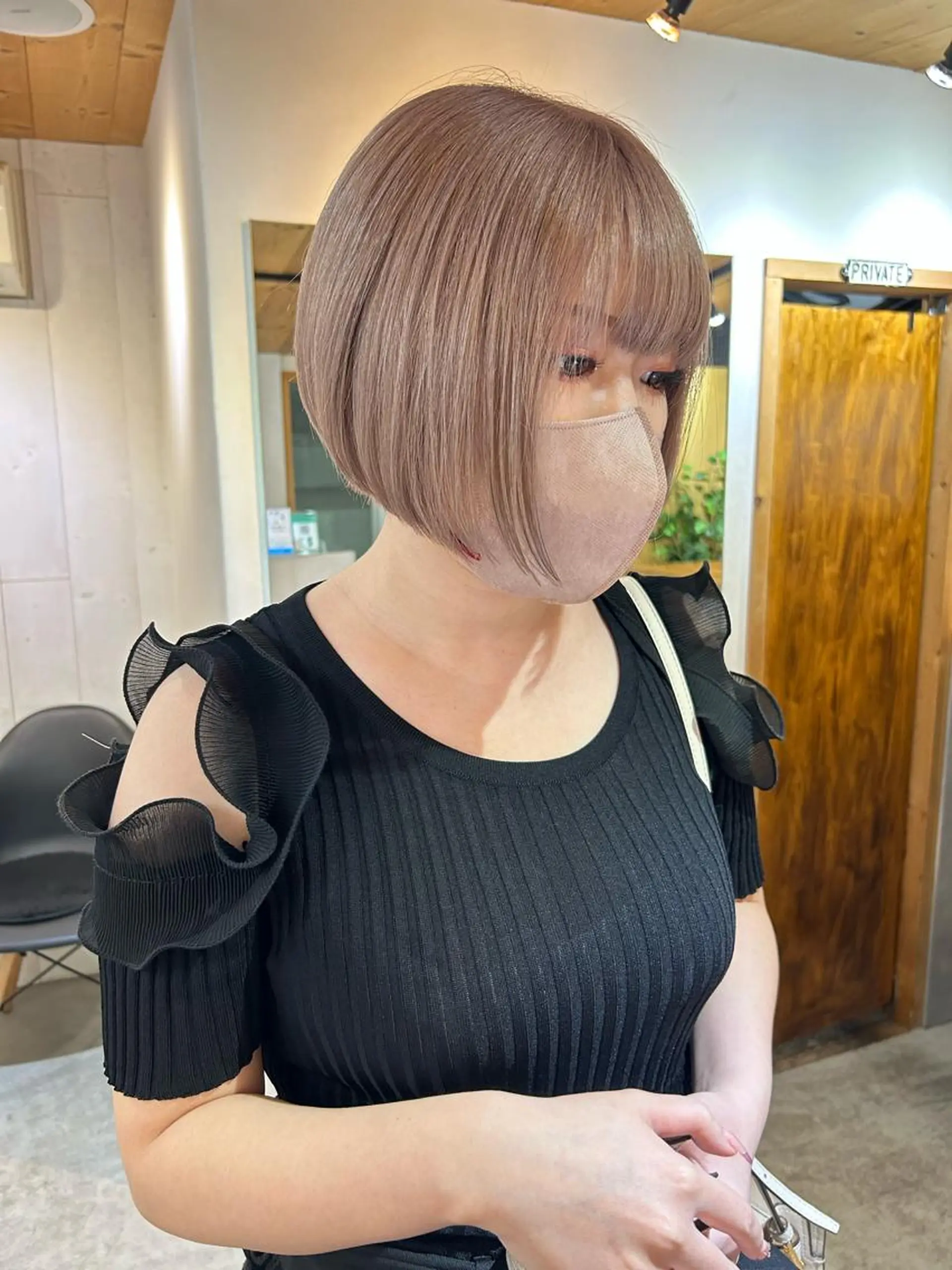 ショート カラー ベージュカラー ピンクカラー ピンクベージュ カット ヘアカラー トリートメント 🧸艶々韓国ヘア 🧁mizunaのヘアスタイル