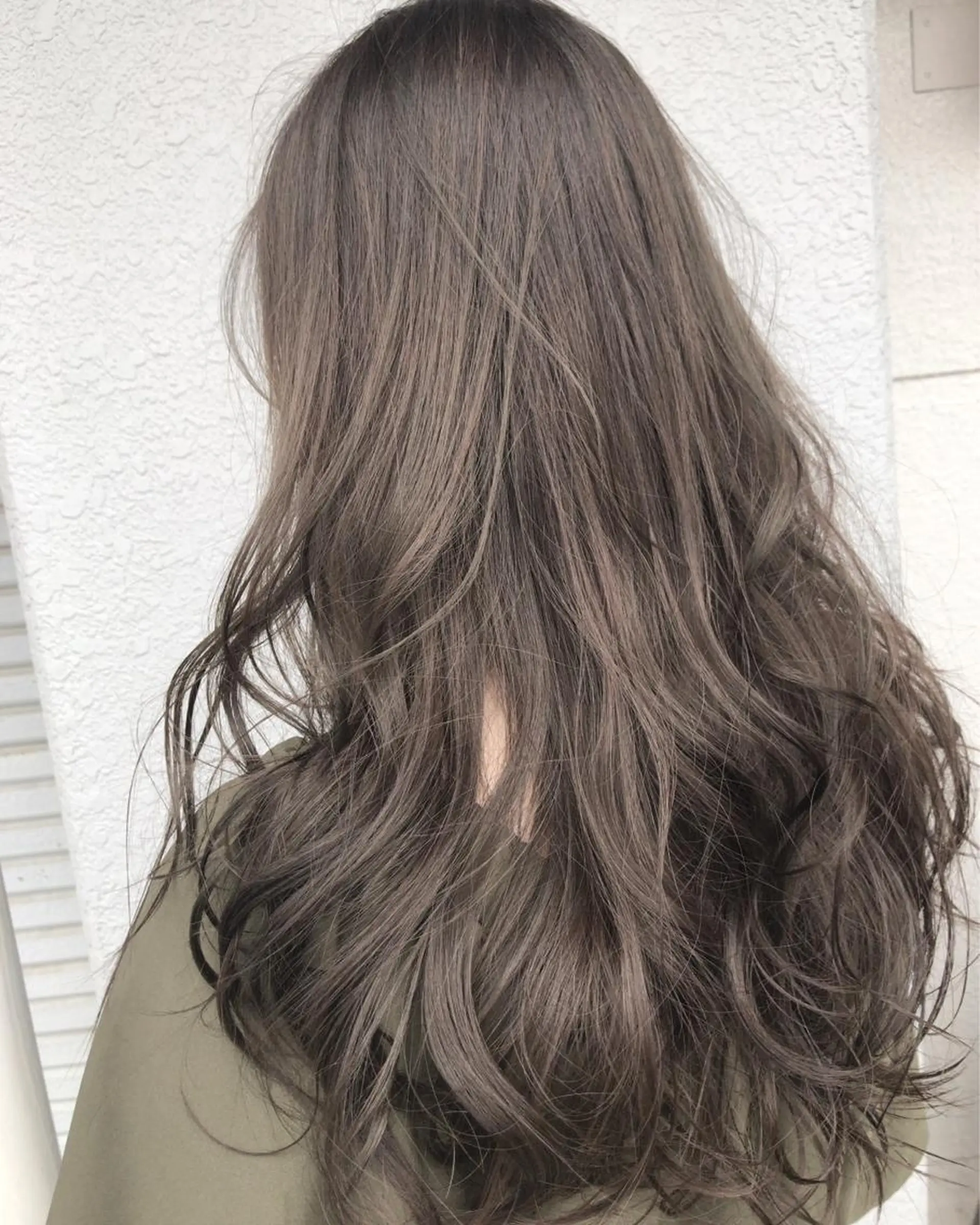 セミロング カラー レイヤーカット匠 イソザキノリユキのヘアスタイル