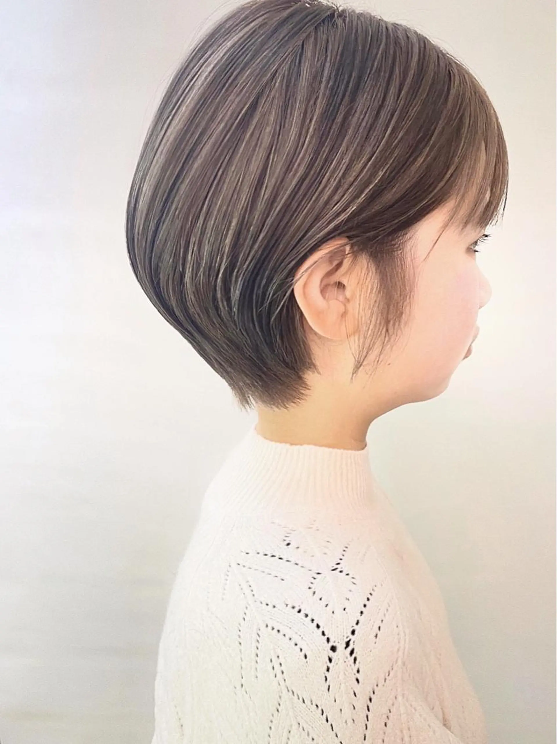 ショート カラー 丸みショート グレージュ ショートヘア カット ヘアカラー 齋藤 咲のヘアスタイル