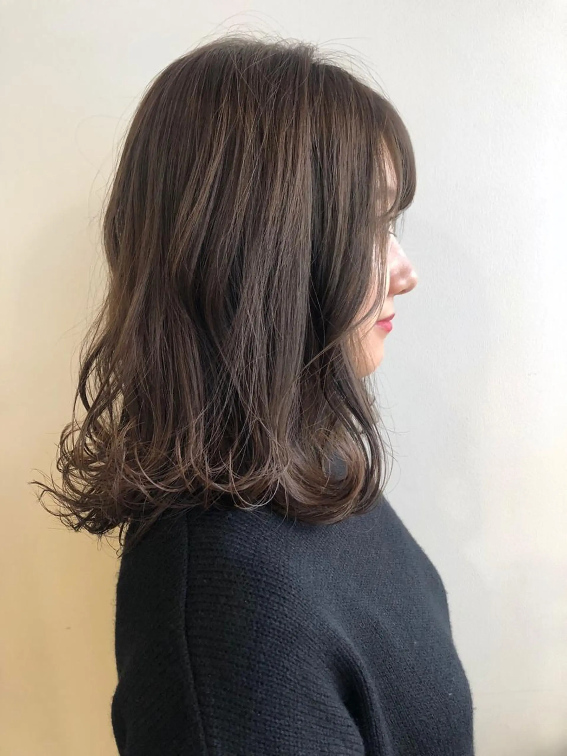 ミディアム カラー カット ヘアカラー トリートメント MIOベージュカラー 柔らかいカラーのヘアスタイル