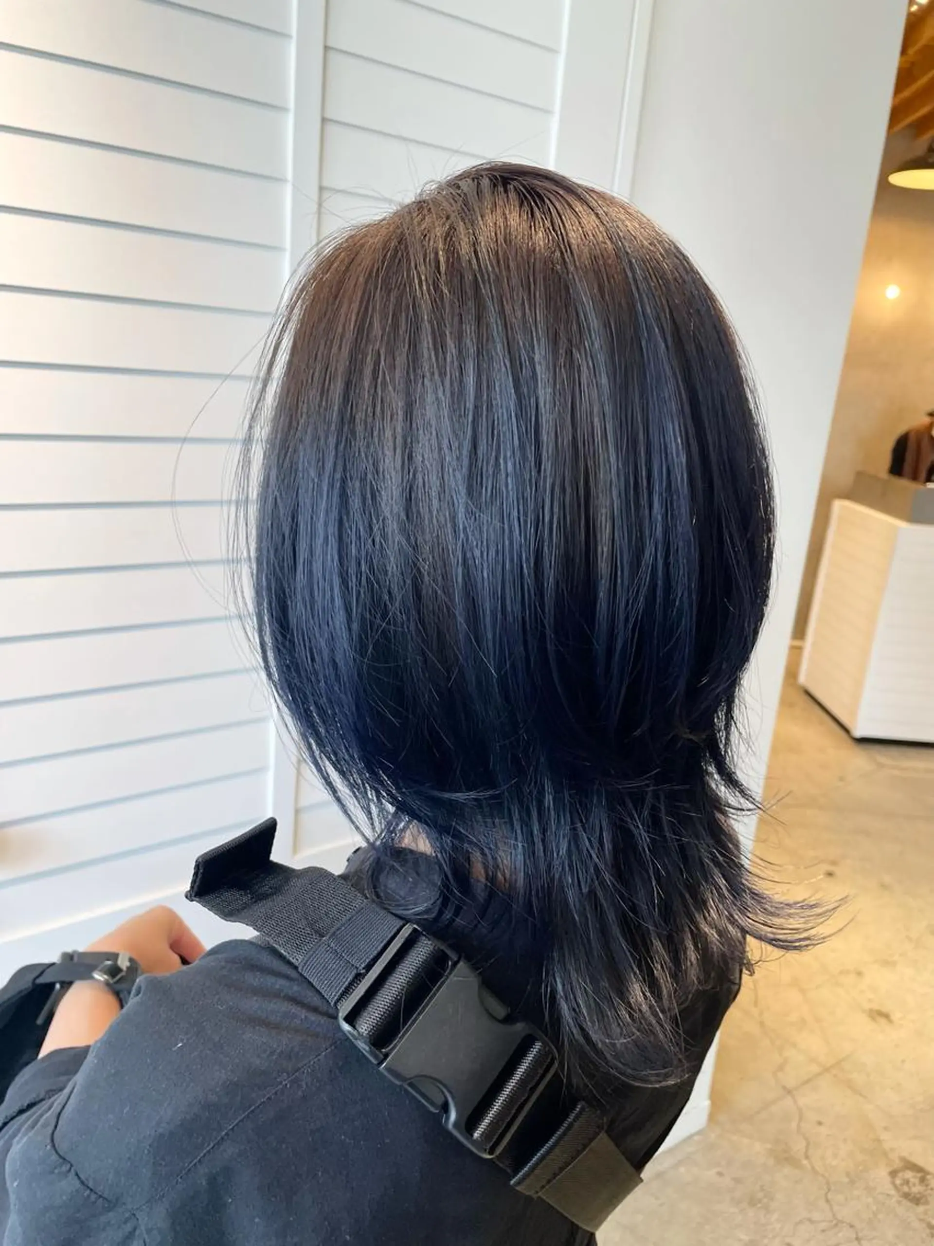 セミロング カラー パーマ ヘアアレンジ バレイヤージュ ブルーカラー レイヤーカット ヘアカラー トリートメント ハイトーンカラー🤍 山下 優華のヘアスタイル