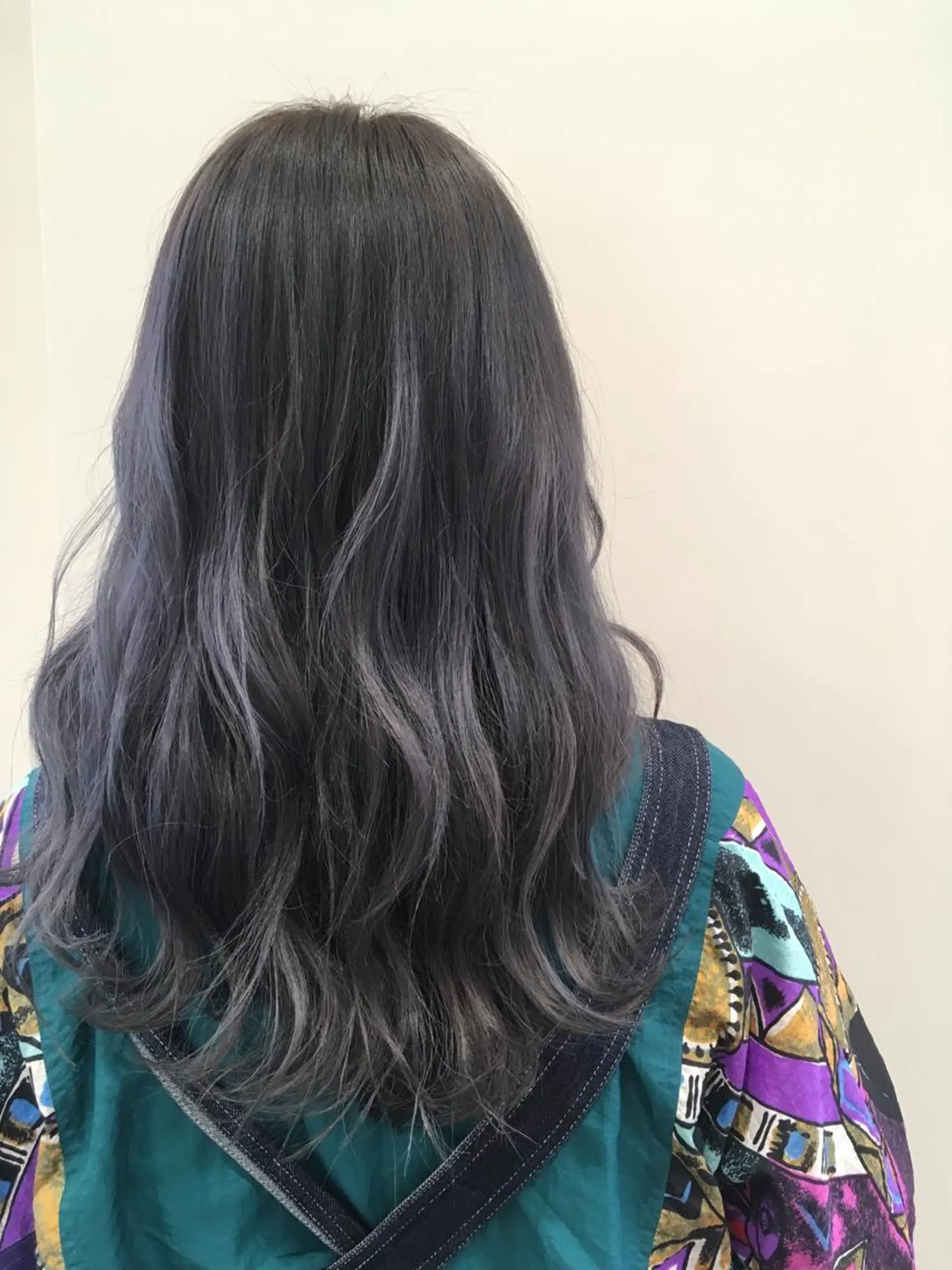 ロング アッシュ アッシュグレー カット ヘアカラー トリートメント sato manamiのヘアスタイル