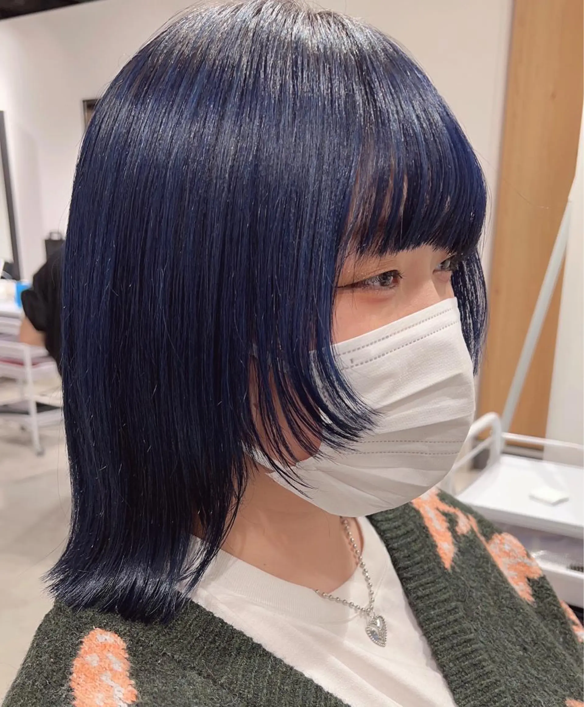 ミディアム カラー 切りっぱなしボブ ブリーチ ブルーカラー ボブ 顔まわりレイヤー カット ヘアカラー トリートメント GO TODAY  SHAIRE  SALON   渋谷モディ所属・スキバサミを使わない カット🌼唯🌼のヘアスタイル