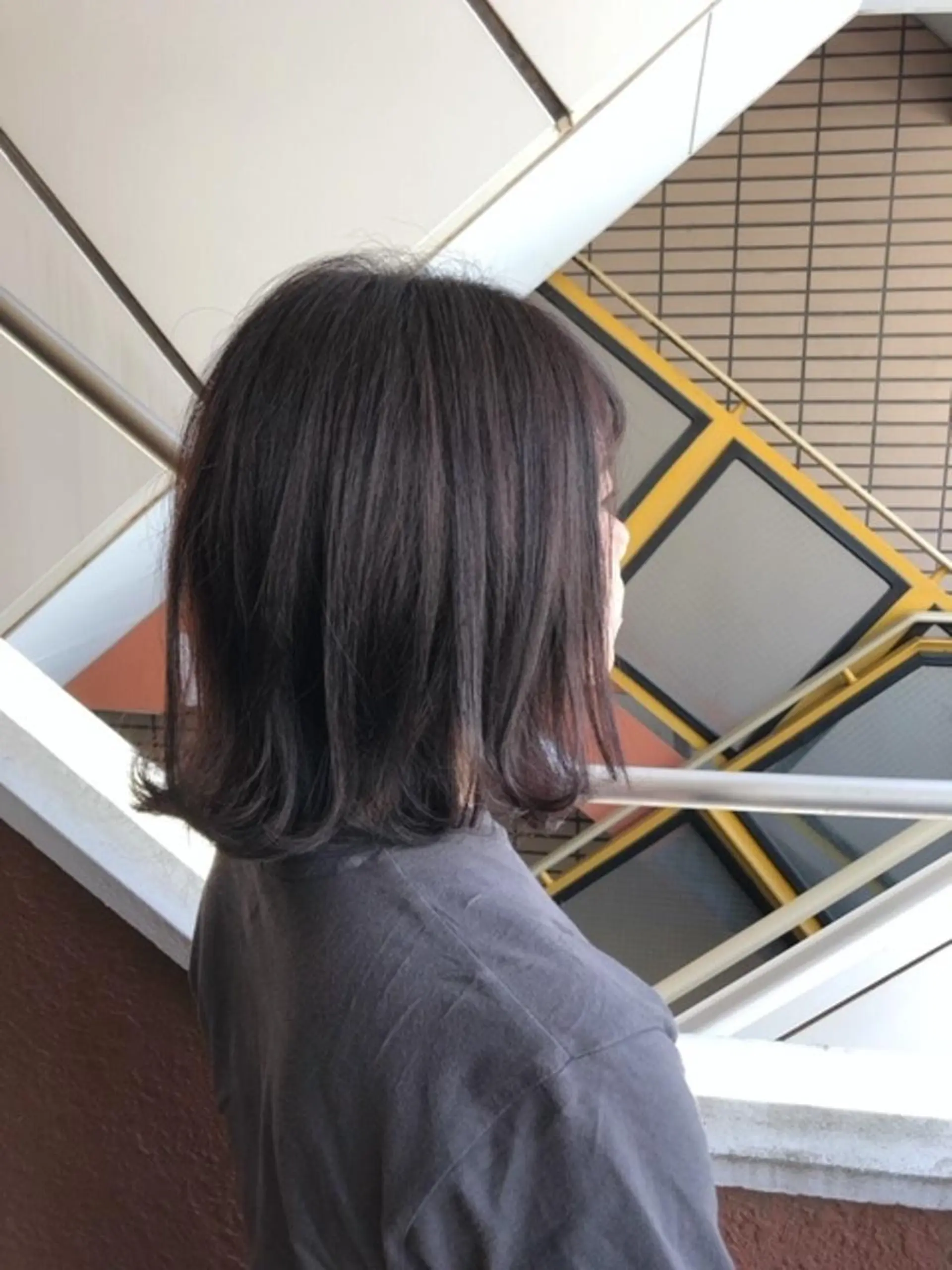 ショート カラー グレージュ パープルカラー パープルグレージュ ボブ 外ハネヘア カット ヘアカラー トリートメント Joshua / 素髪改善のヘアスタイル