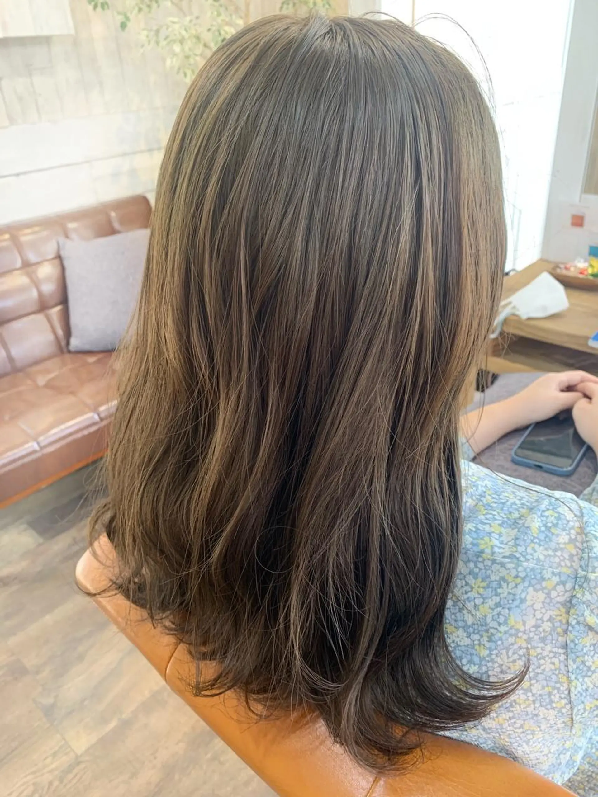 ロング カラー ダブルカラー イヤリングカラー ハイライトカラー イルミナカラー インナーカラー 🔆学生に人気🔆 AEQUITASのヘアスタイル