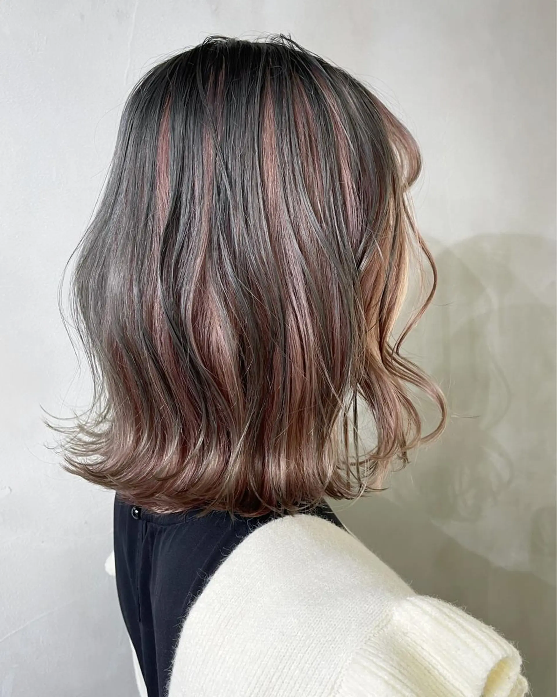 カラー ニシオカ タクヤのヘアスタイル