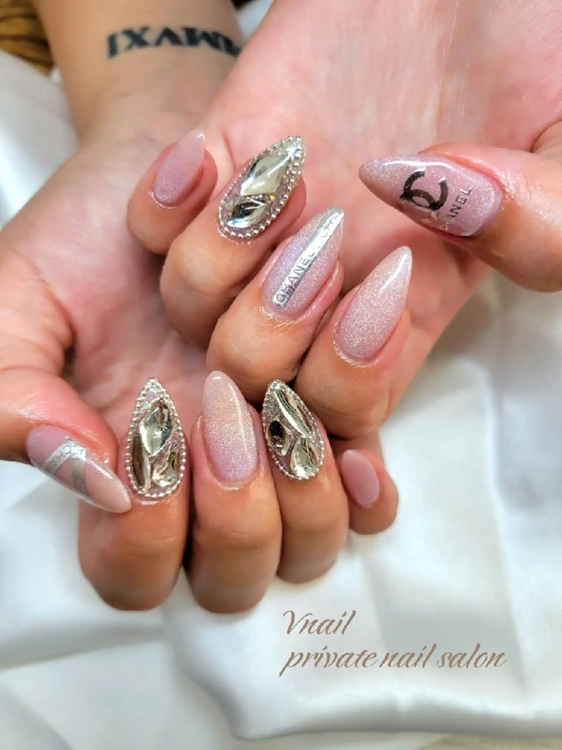 ネイル V. nailのネイルデザイン