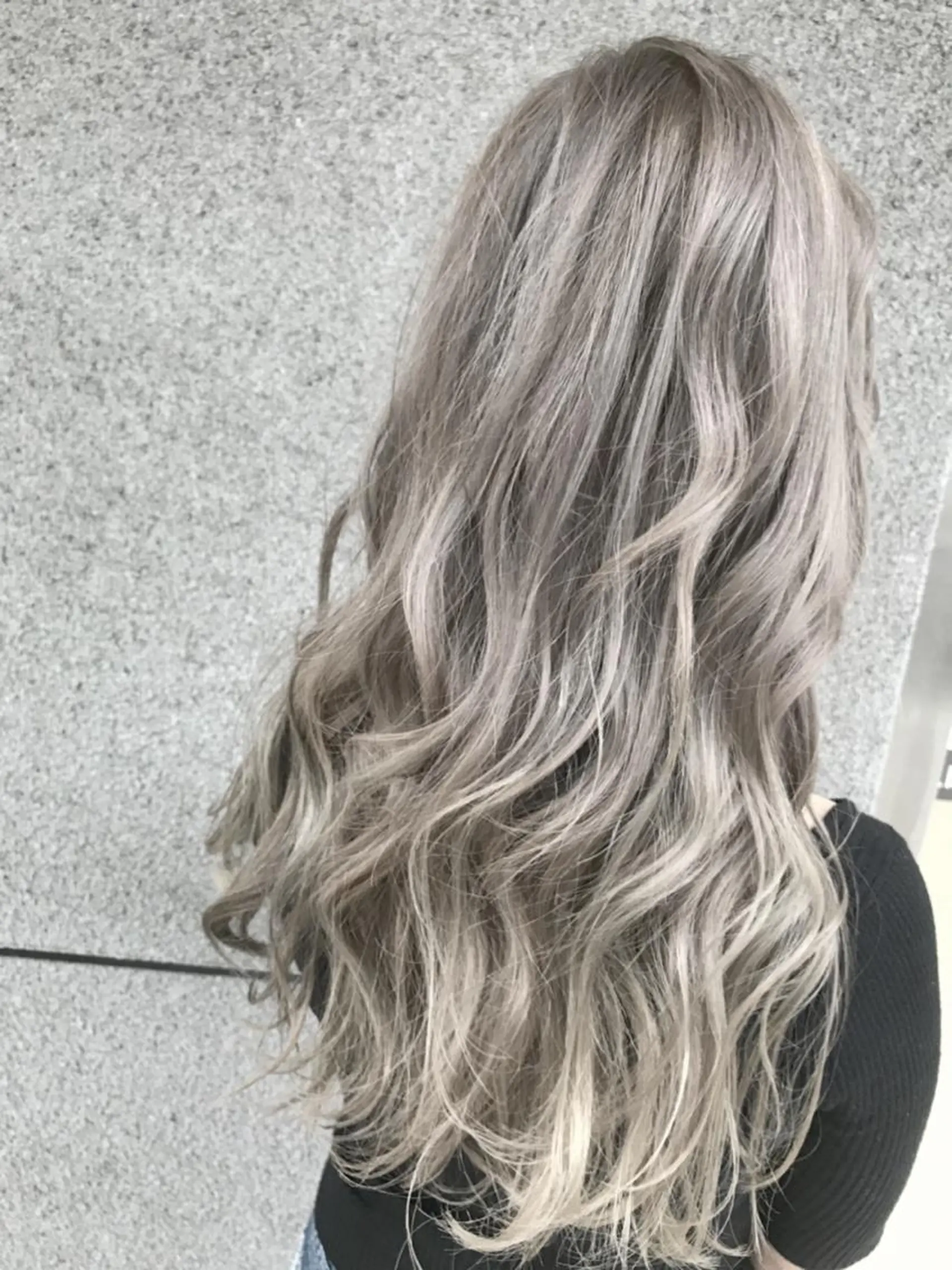 ロング アッシュ Eliss 堀江のヘアスタイル