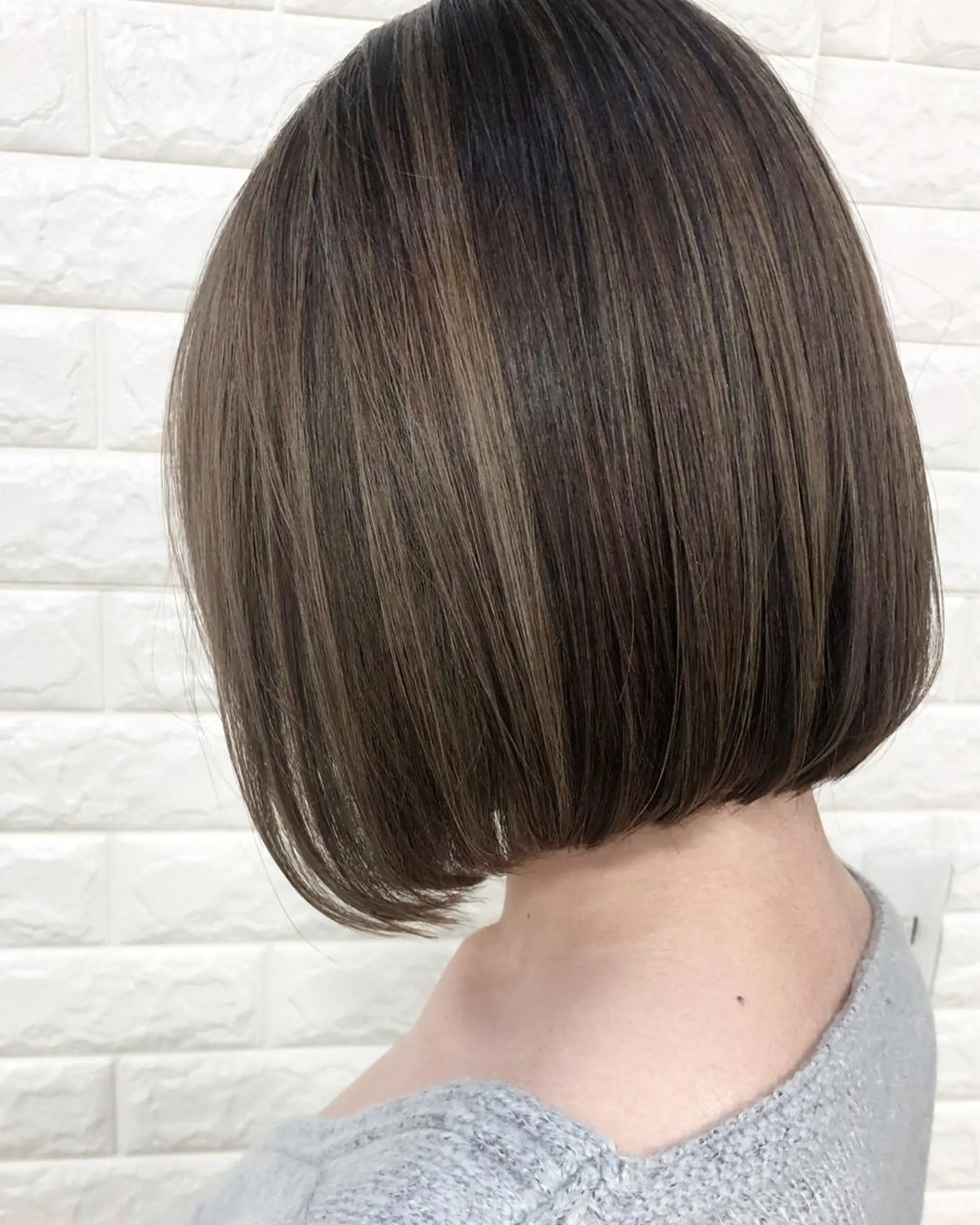 ミディアム カラー ベージュカラー ブリーチ ケアブリーチ ハイライトカラー ボブ カット ヘアカラー トリートメント famille所属・famille ファミーユのヘアスタイル