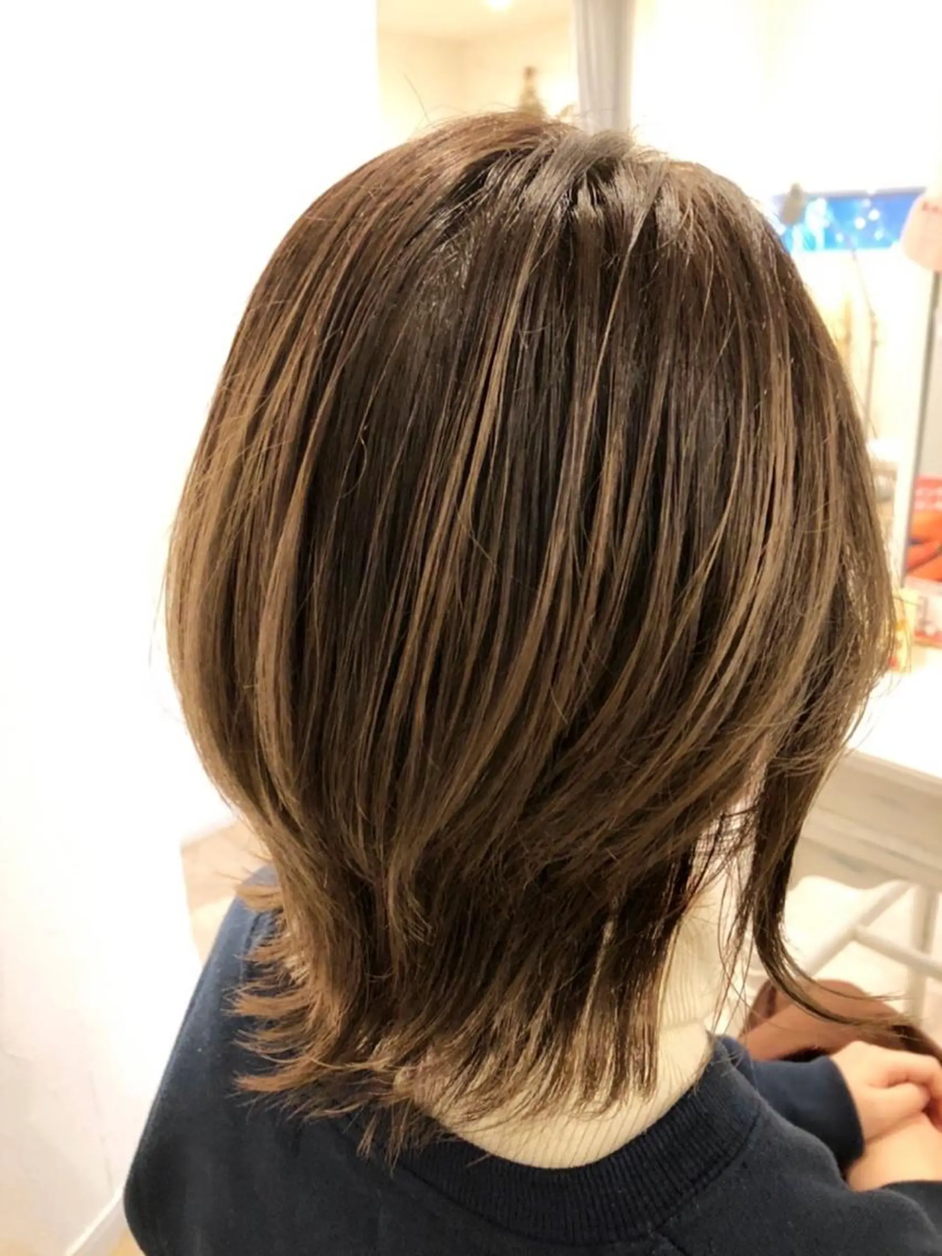 ミディアム カラー 横澤 愛里のヘアスタイル