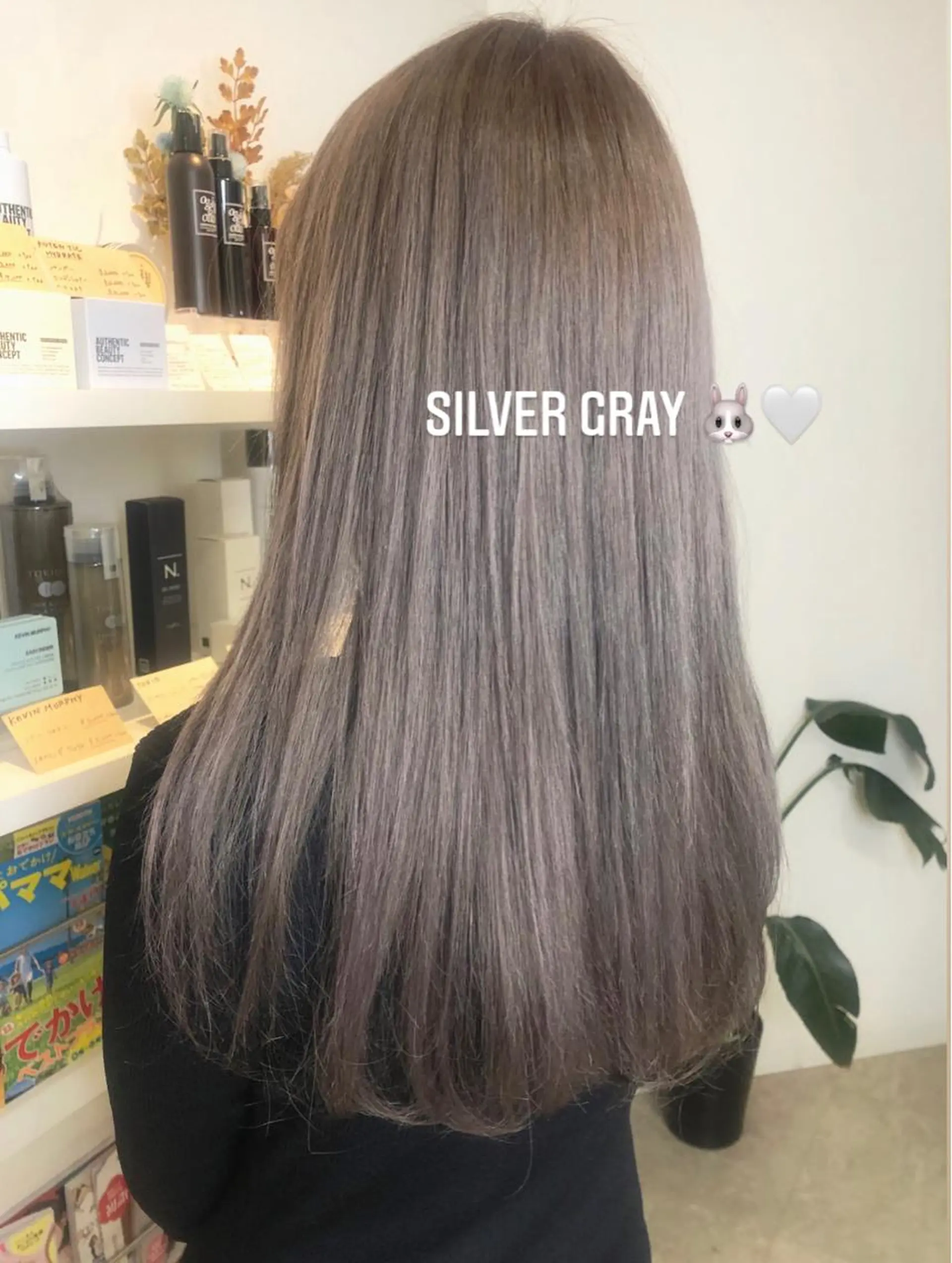 ロング カラー ブリーチ 透明感カラー シルバー ヘアカラー Rina  のヘアスタイル