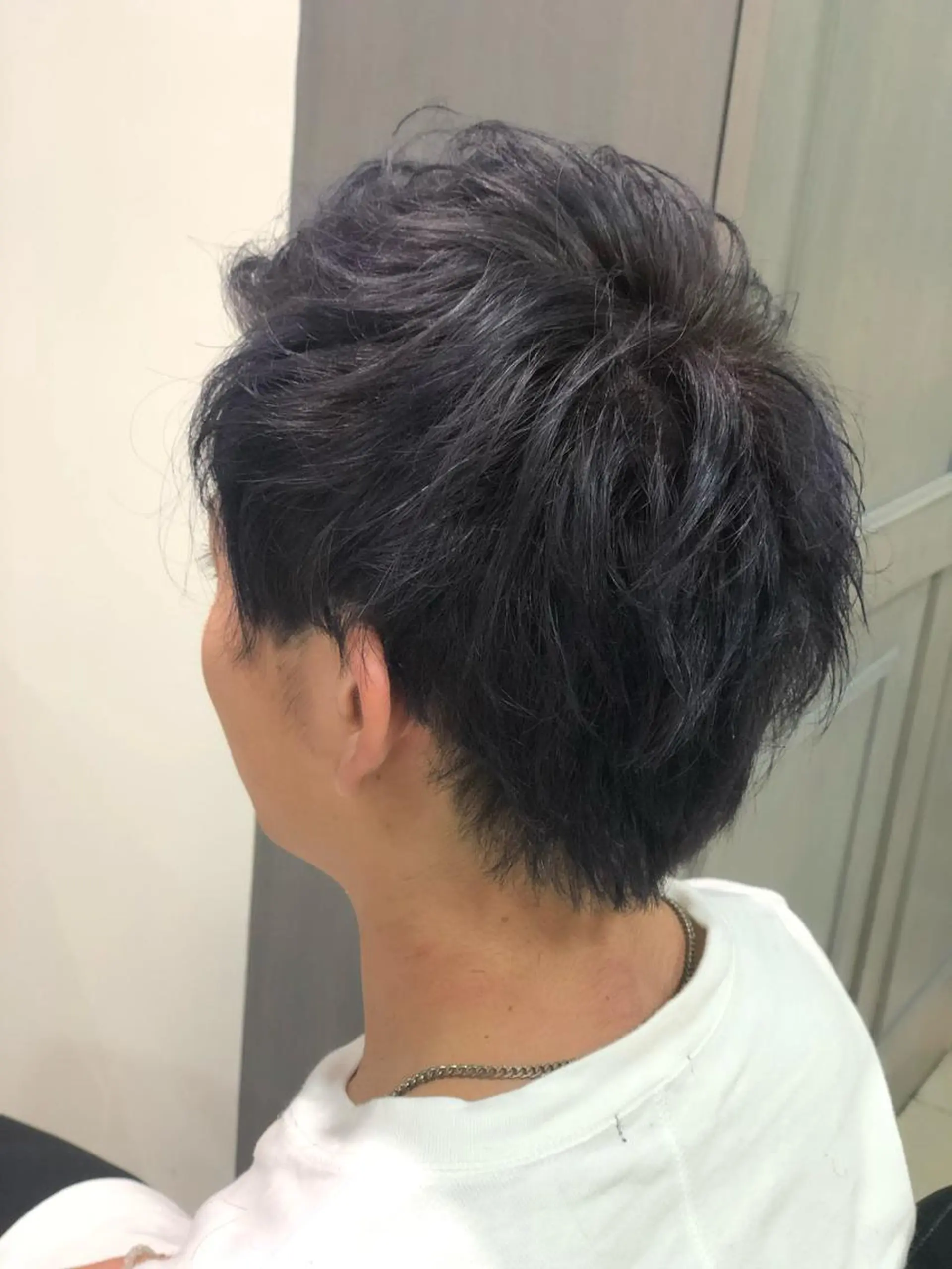 カラー メンズ メンズブリーチ アッシュ ブリーチ ラベンダーカラー ラベンダーアッシュ カット GO TO DAY 横浜店所属・岩倉 諒のヘアスタイル