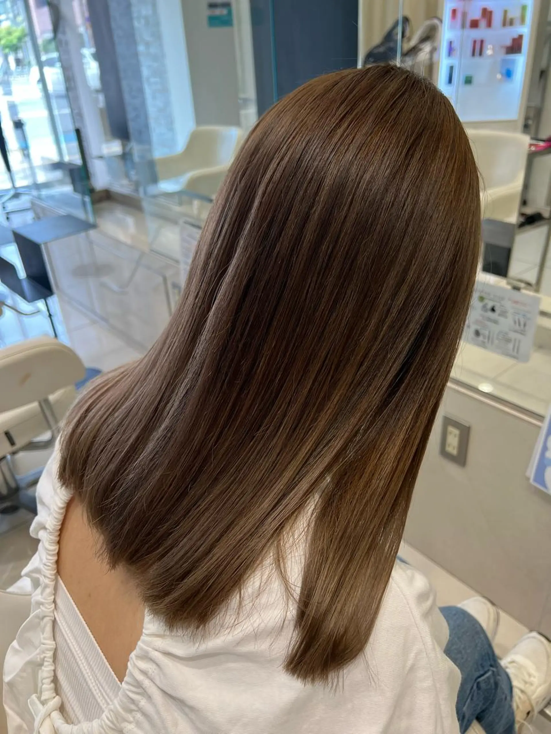 セミロング 髪質改善 トリートメント カット ヘアカラー トリートメント ☃️顔周りレイヤー グレージュSHUTOのヘアスタイル