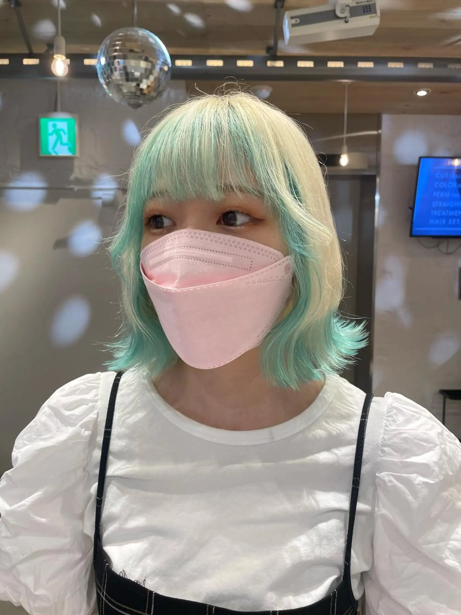 セミロング カラー 艶ハイトーン👑♡ NATSUKIのヘアスタイル