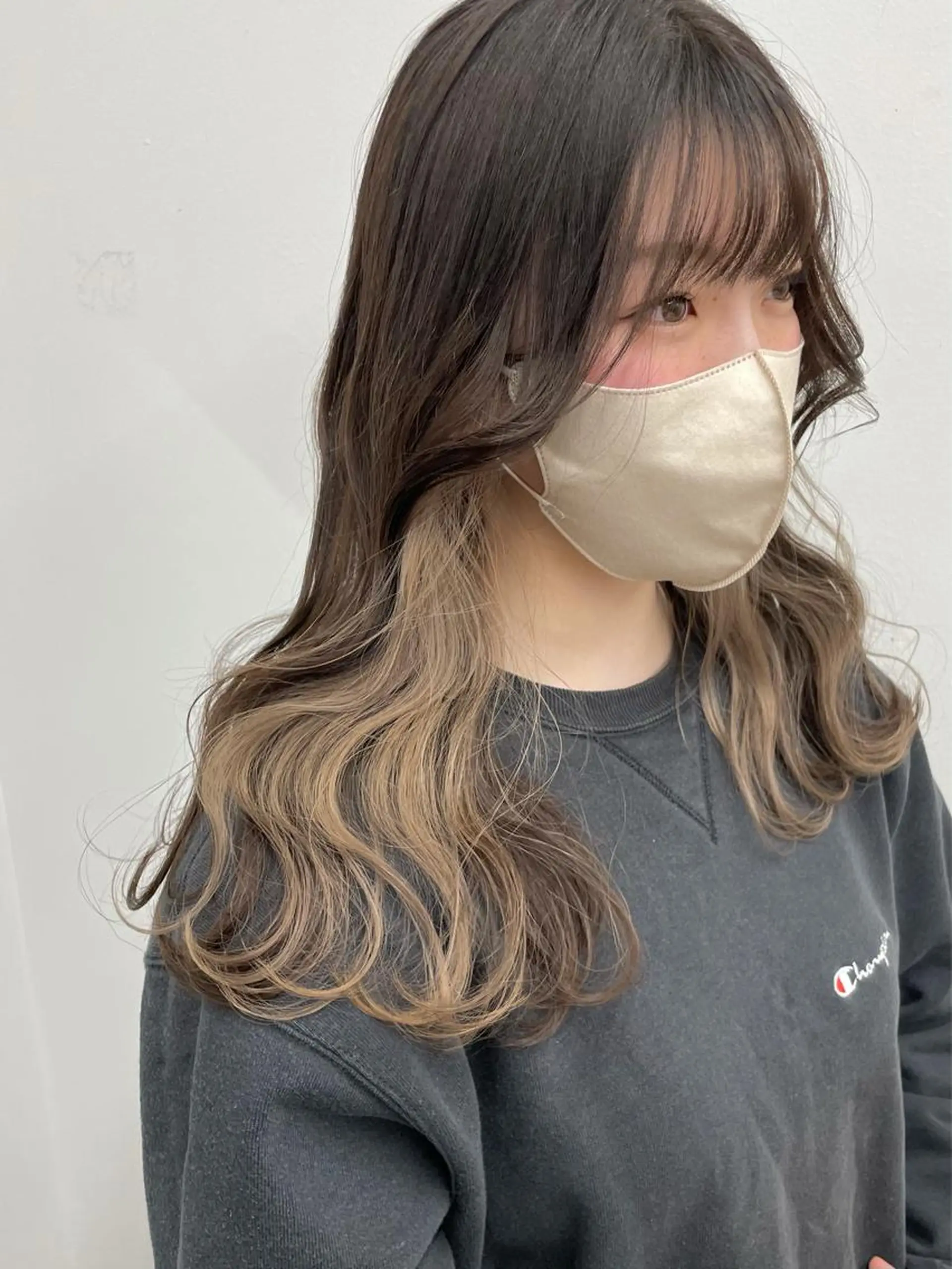 ミディアム カラー ヘアアレンジ ベージュカラー ブリーチ イヤリングカラー ホワイトベージュ ヘアカラー トリートメント 🦄インナーカラー 🦄貫井彩花のヘアスタイル