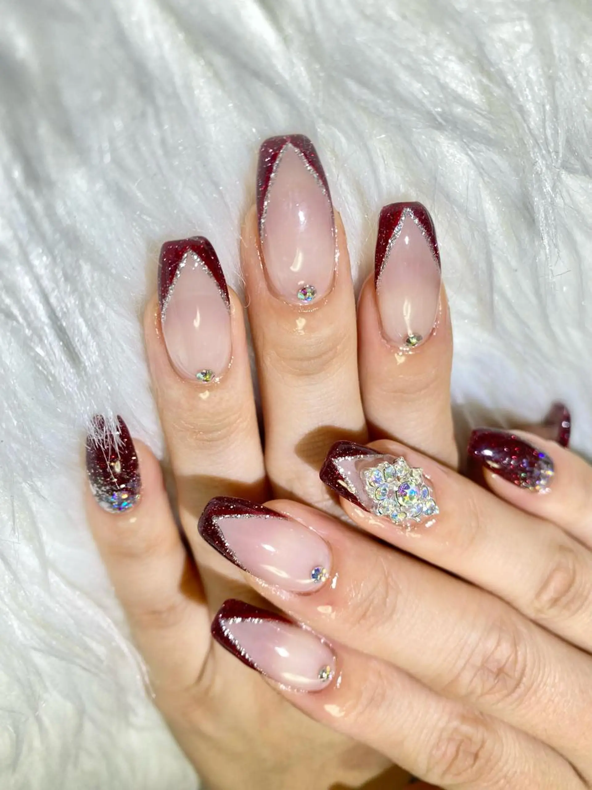 ネイル ボルドー フレンチネイル グラデーション ラメ(グリッター) シルバー Esthetic Will所属・will 有希のネイルデザイン