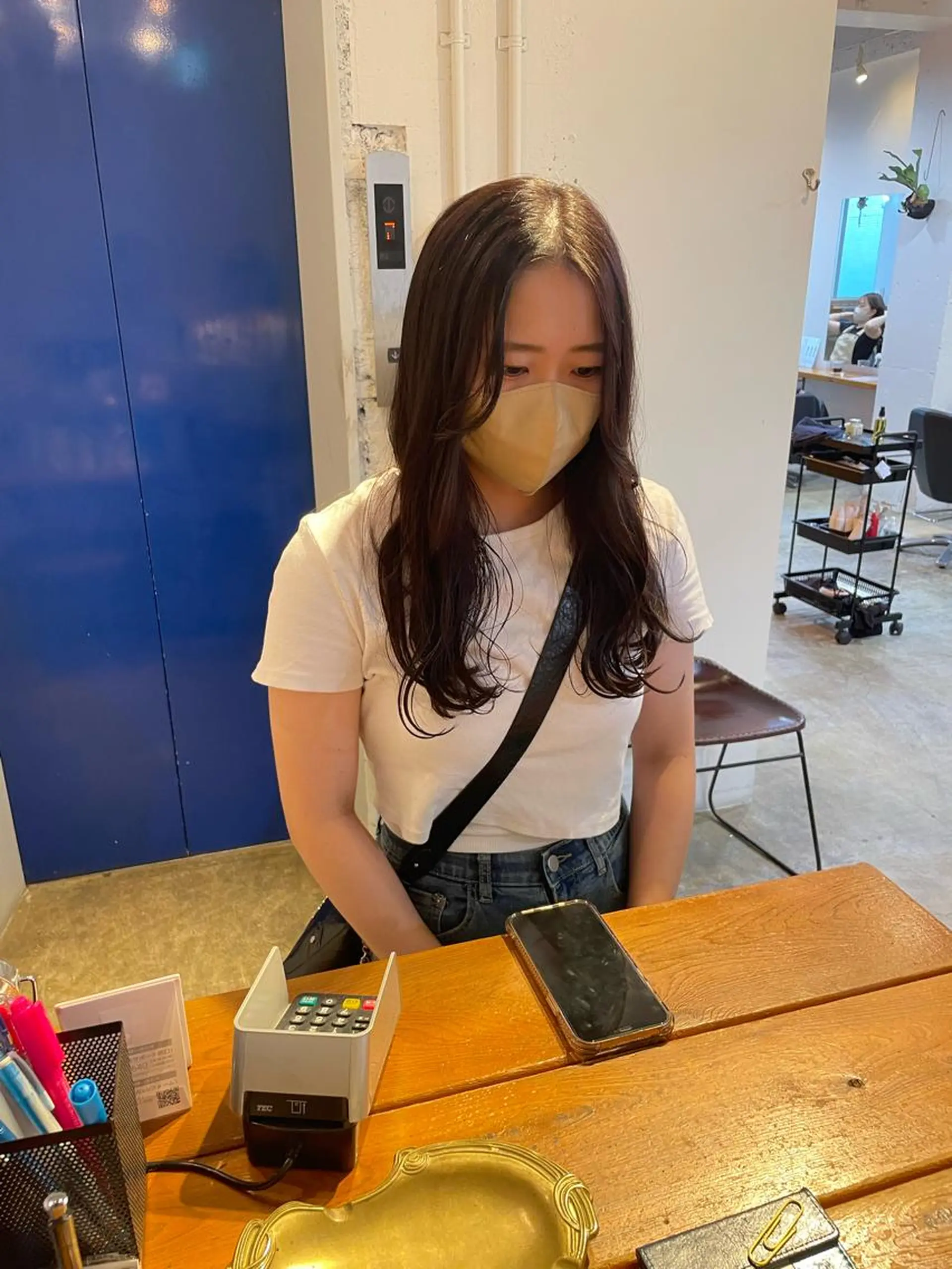 セミロング カラー ブラウンカラー 透明感カラー パープルカラー パープルブラウン カット ヘアカラー トリートメント MIOベージュカラー 柔らかいカラーのヘアスタイル