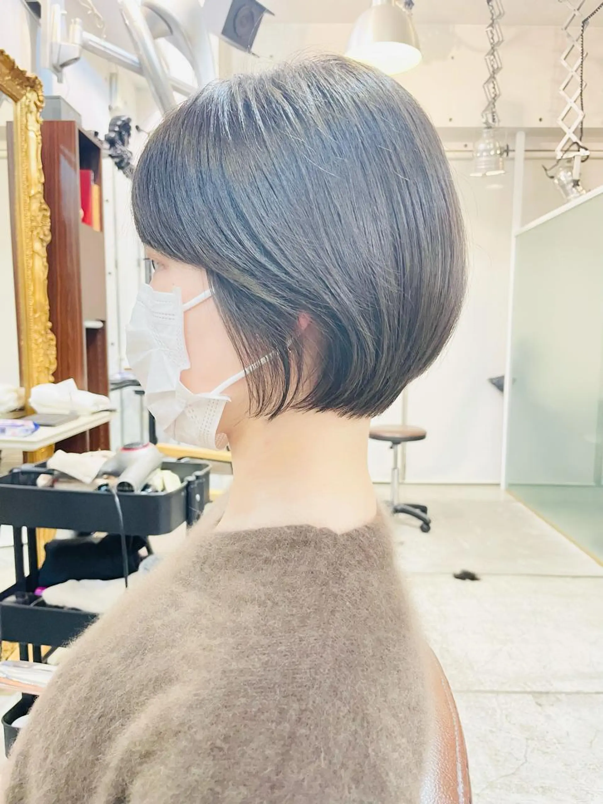 ショート カラー 切りっぱなしボブ ショートボブ ハンサムショート 丸みショート イヤリングカラー カット ヘアカラー トリートメント ショートボブ縮毛矯正 髪質改善のプロ山道潤のヘアスタイル