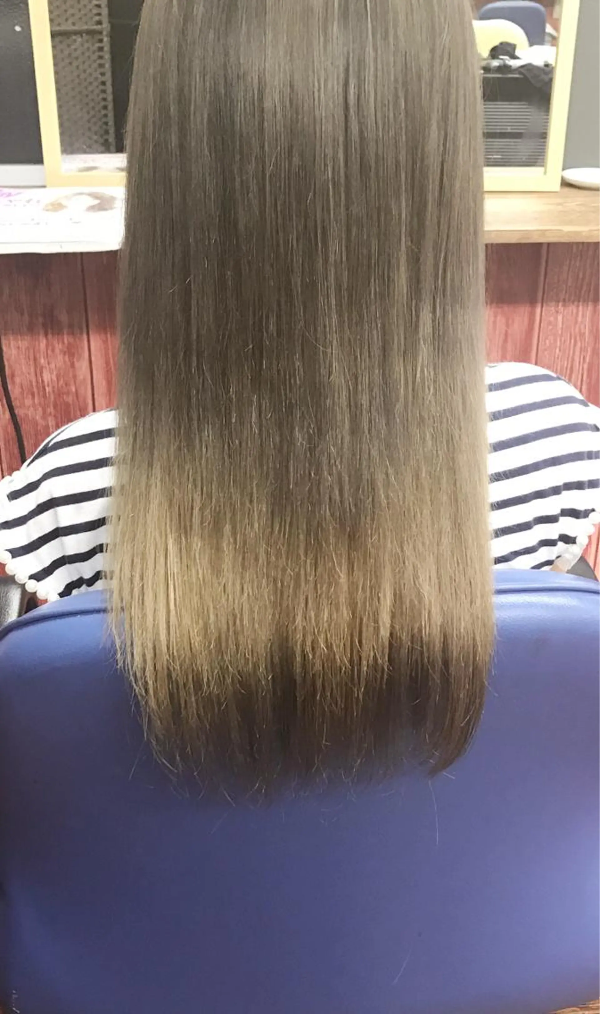 ロング カラー ヤナ マネージャーのヘアスタイル