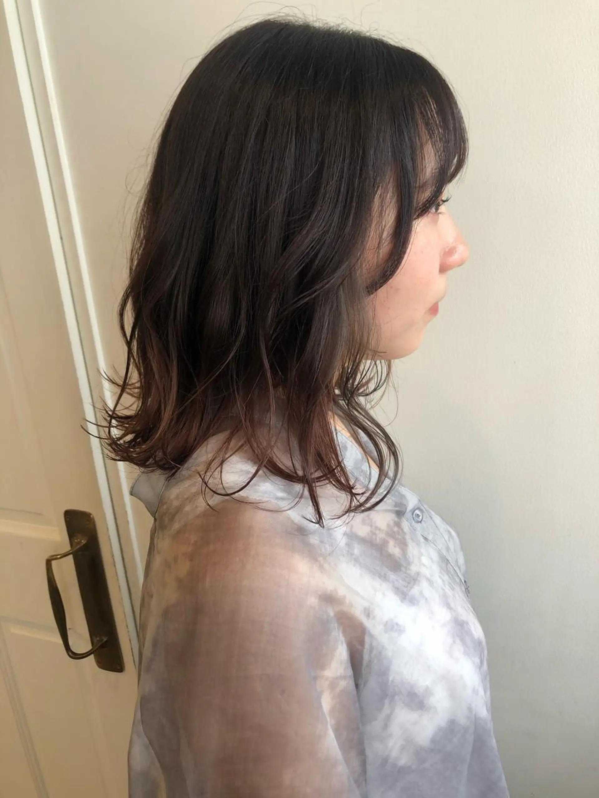 ミディアム カラー MIOベージュカラー 柔らかいカラーのヘアスタイル