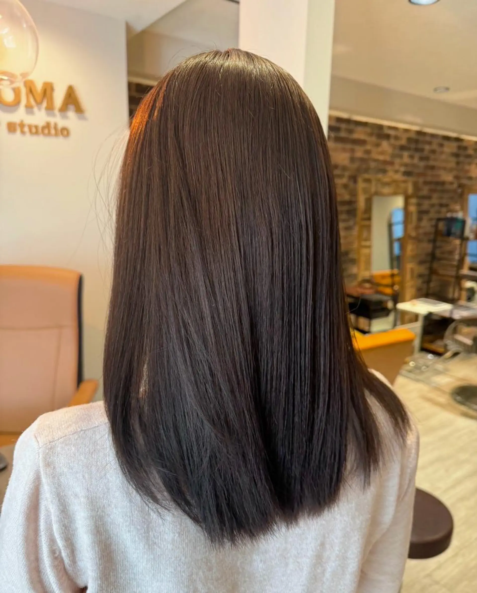 カラー セミロング AROMA awanoのヘアスタイル