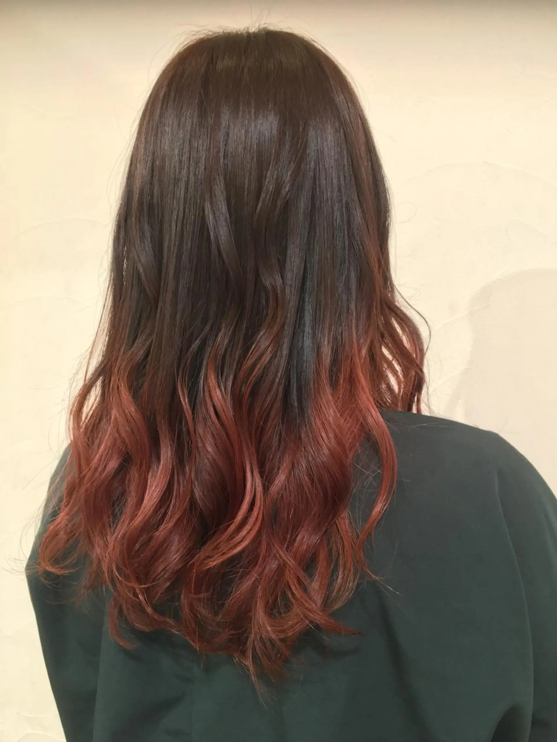 ロング カラー 乳井 悠香のヘアスタイル