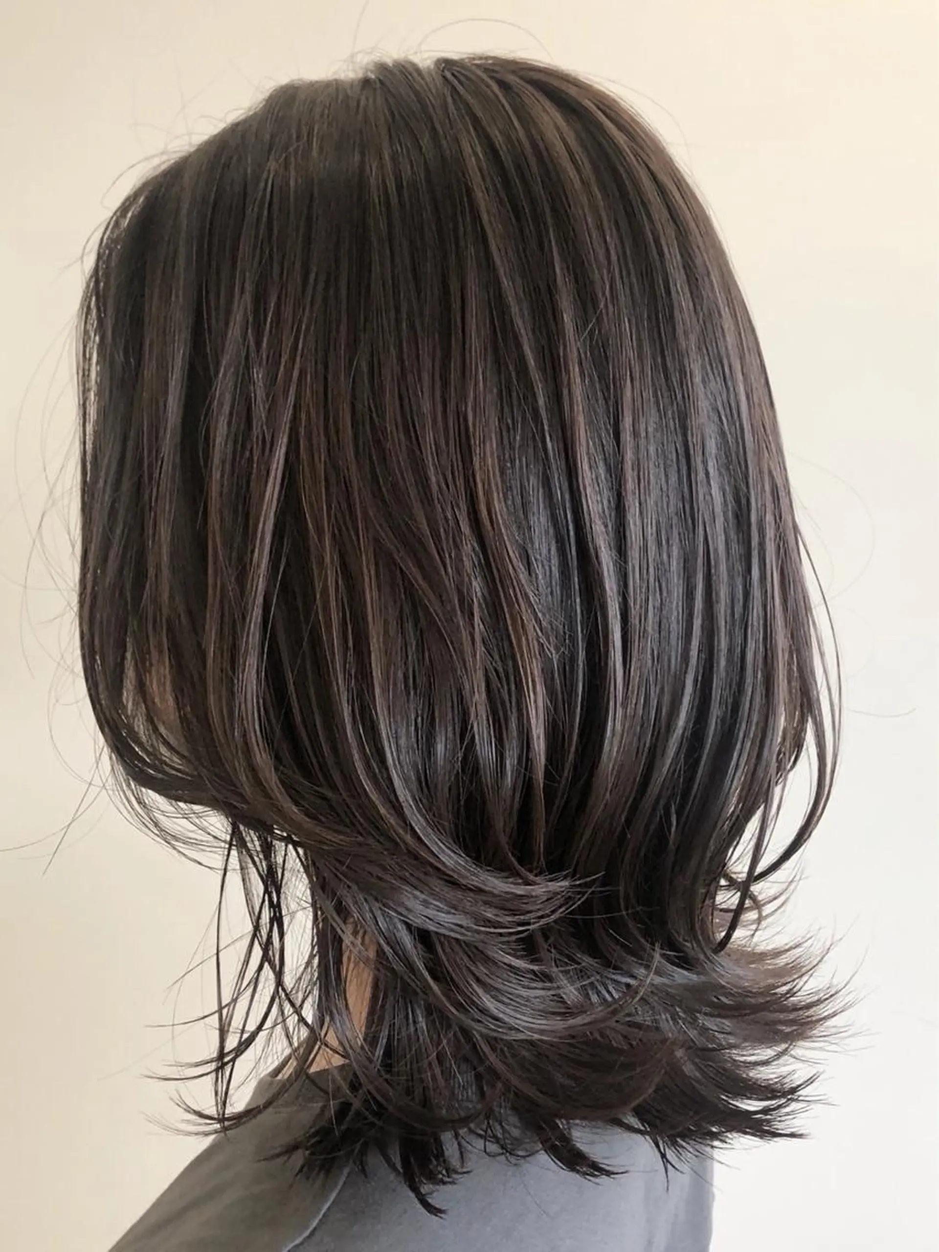 ミディアム カラー カット アベ ヒトミのヘアスタイル