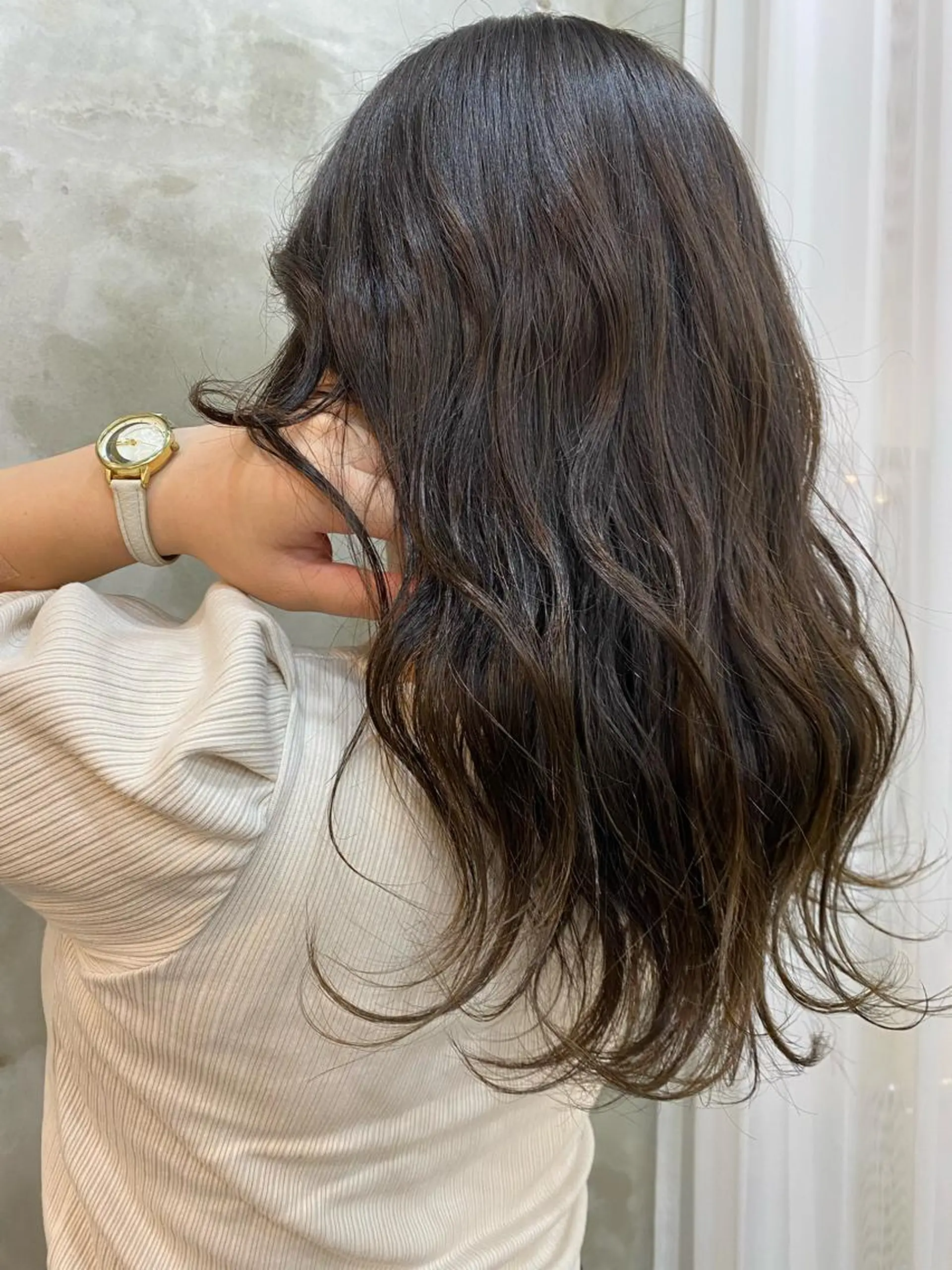 セミロング カラー ヘアアレンジ グレージュ eTONe所属・志賀 あずみのヘアスタイル