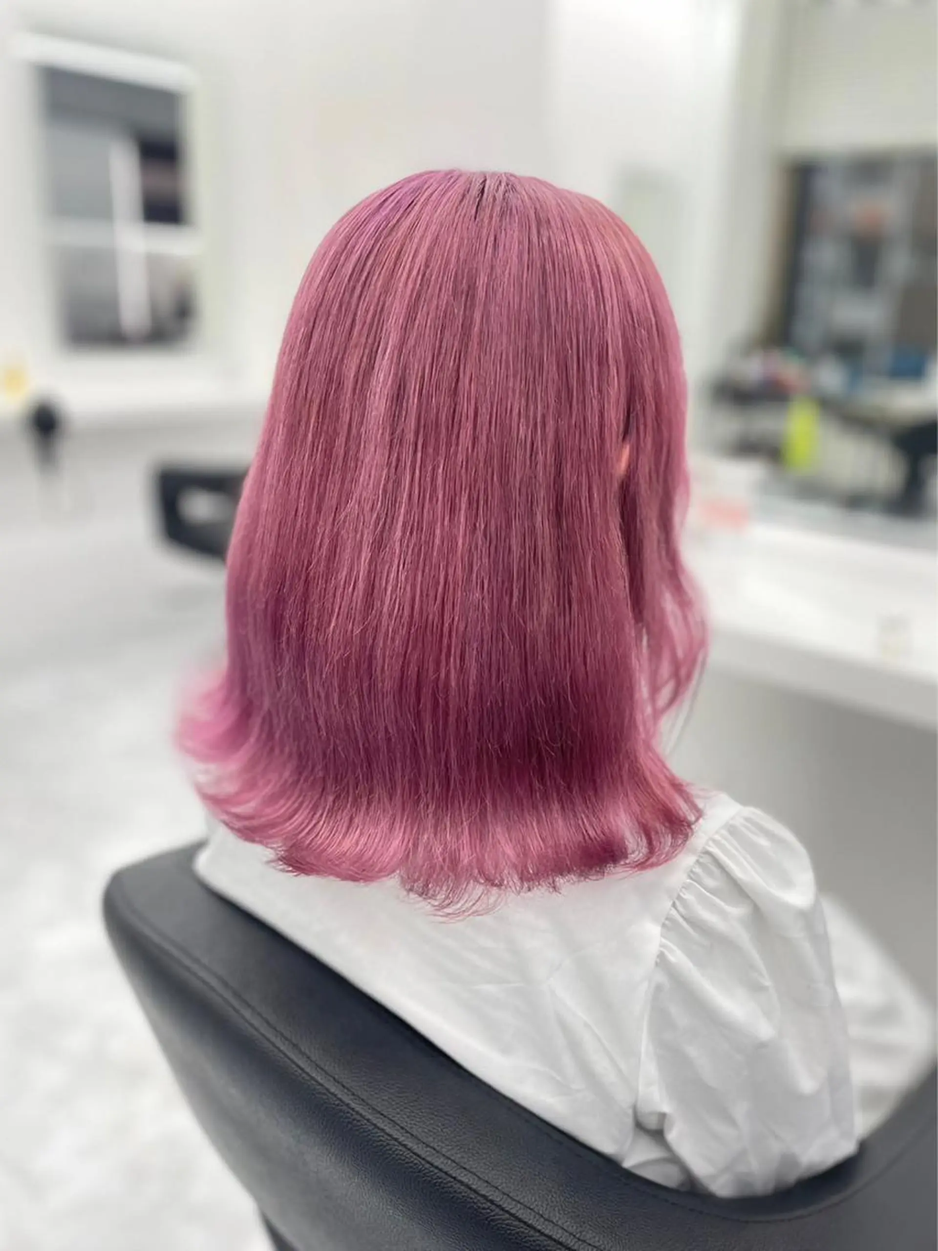 ミディアム ❤︎ワンホンガーリー なハイトーンヘア❤︎のヘアスタイル