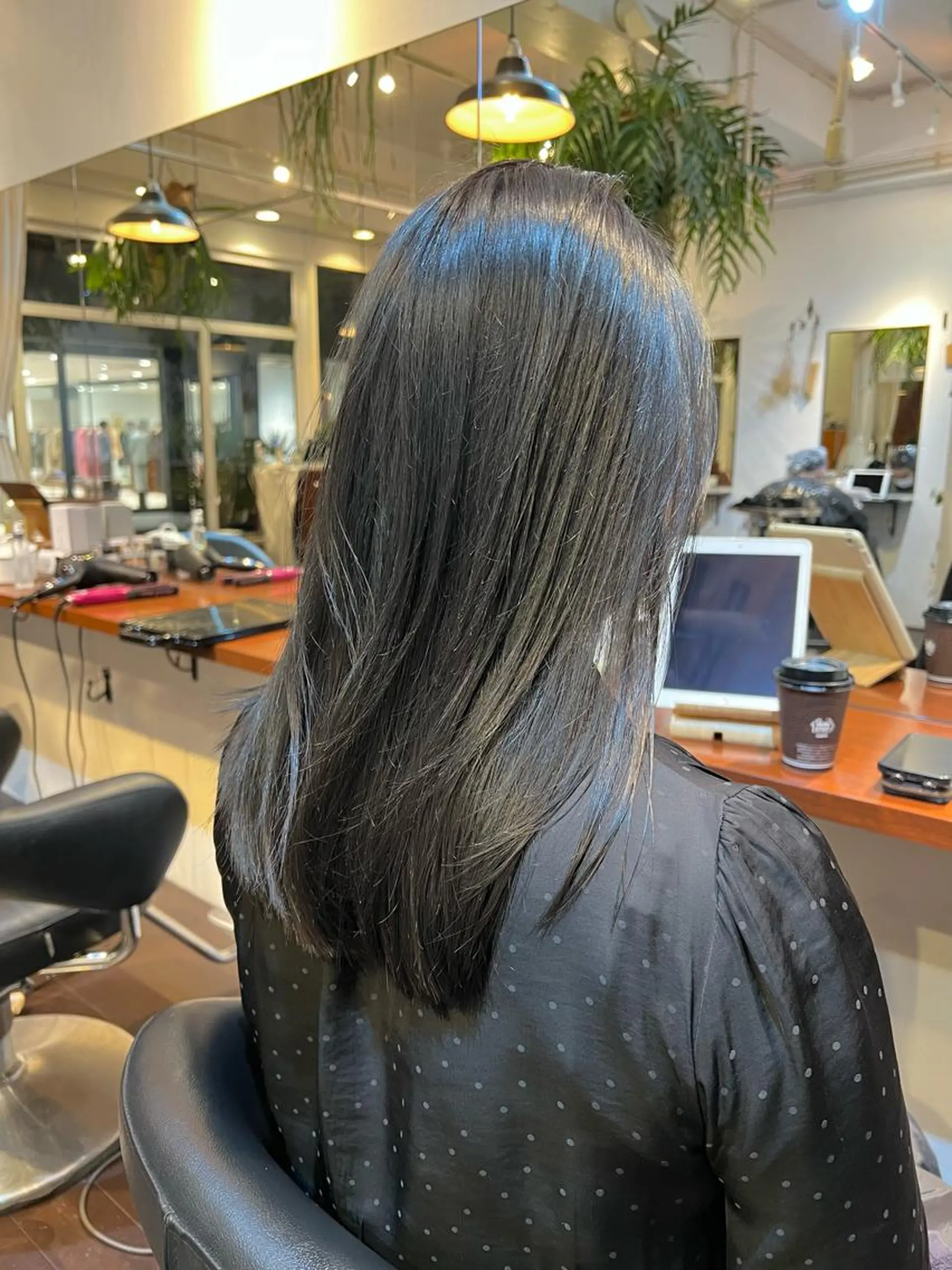 ミディアム カラー ブリーチ グレージュ オリーブグレージュ オリーブグレー カット ヘアカラー トリートメント 柔らかブラウン/顔周 りレイヤー♡ユウシのヘアスタイル