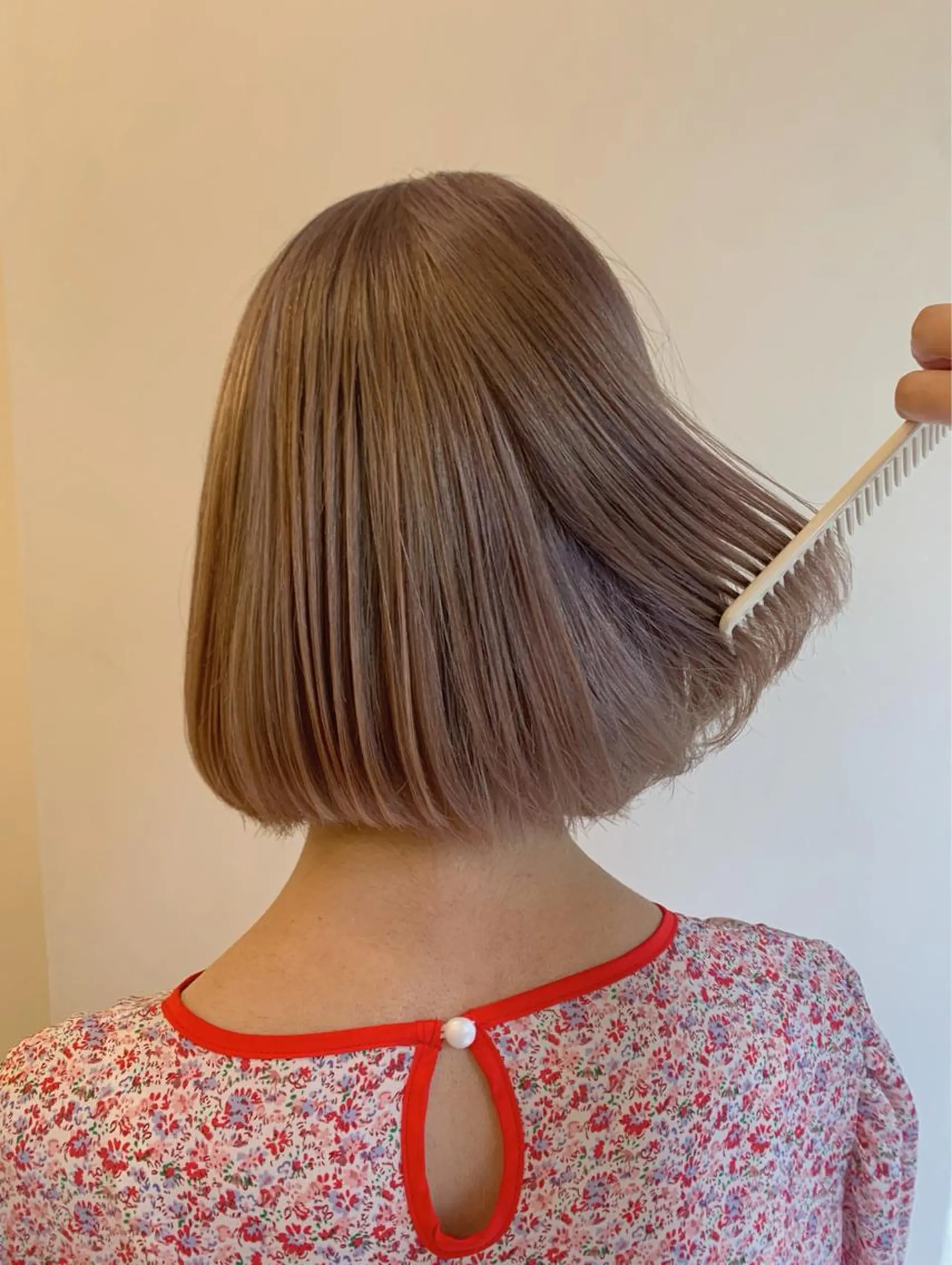 ショート カラー ベージュカラー ブリーチ 透明感カラー カット ヘアカラー yupi🐈‍⬛ レイヤー/パーマのヘアスタイル