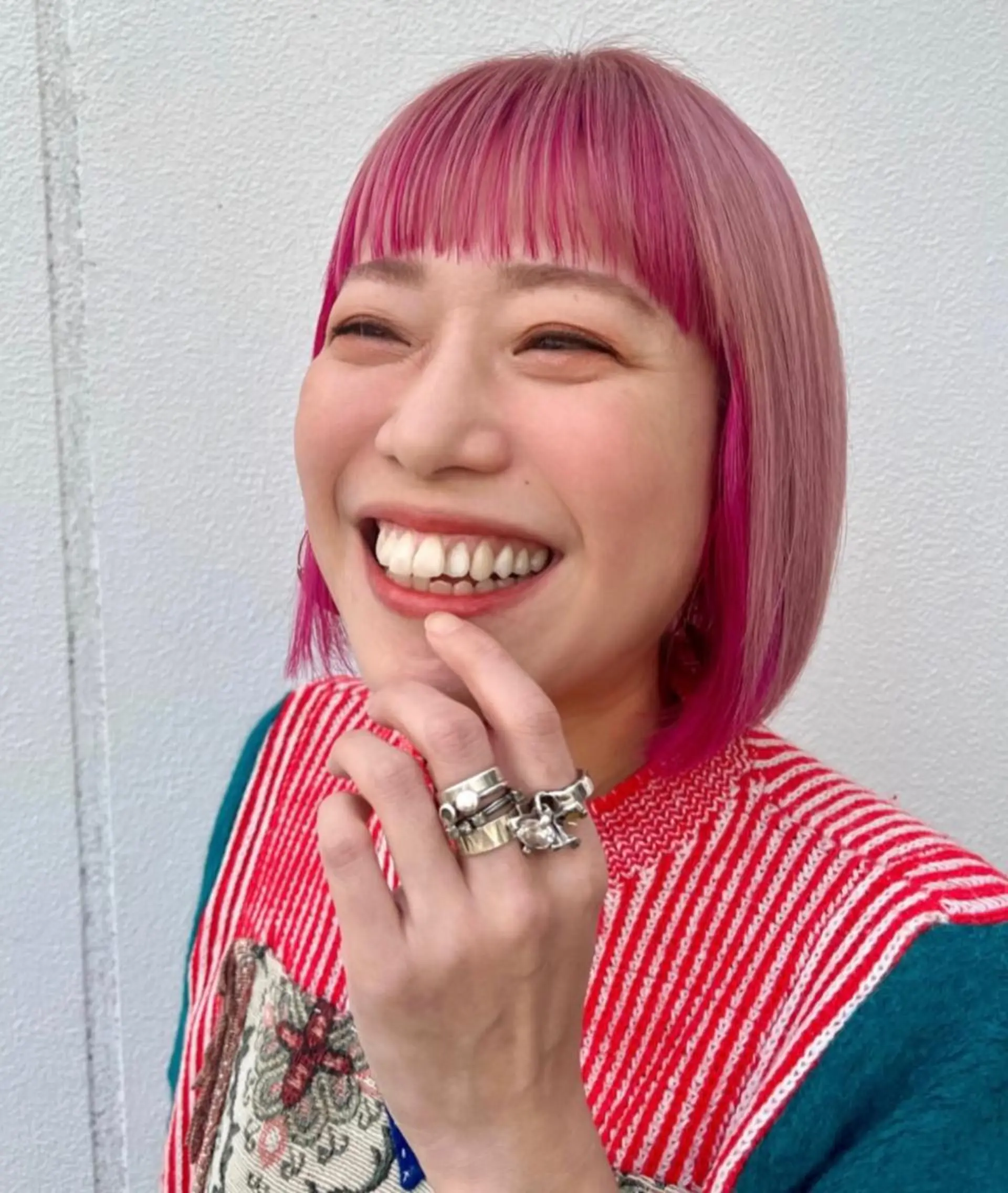 ミディアム カラー インナーカラー ボブ ヘッドスパ direction所属・派手髪デザインカラー ヒロカのヘアスタイル