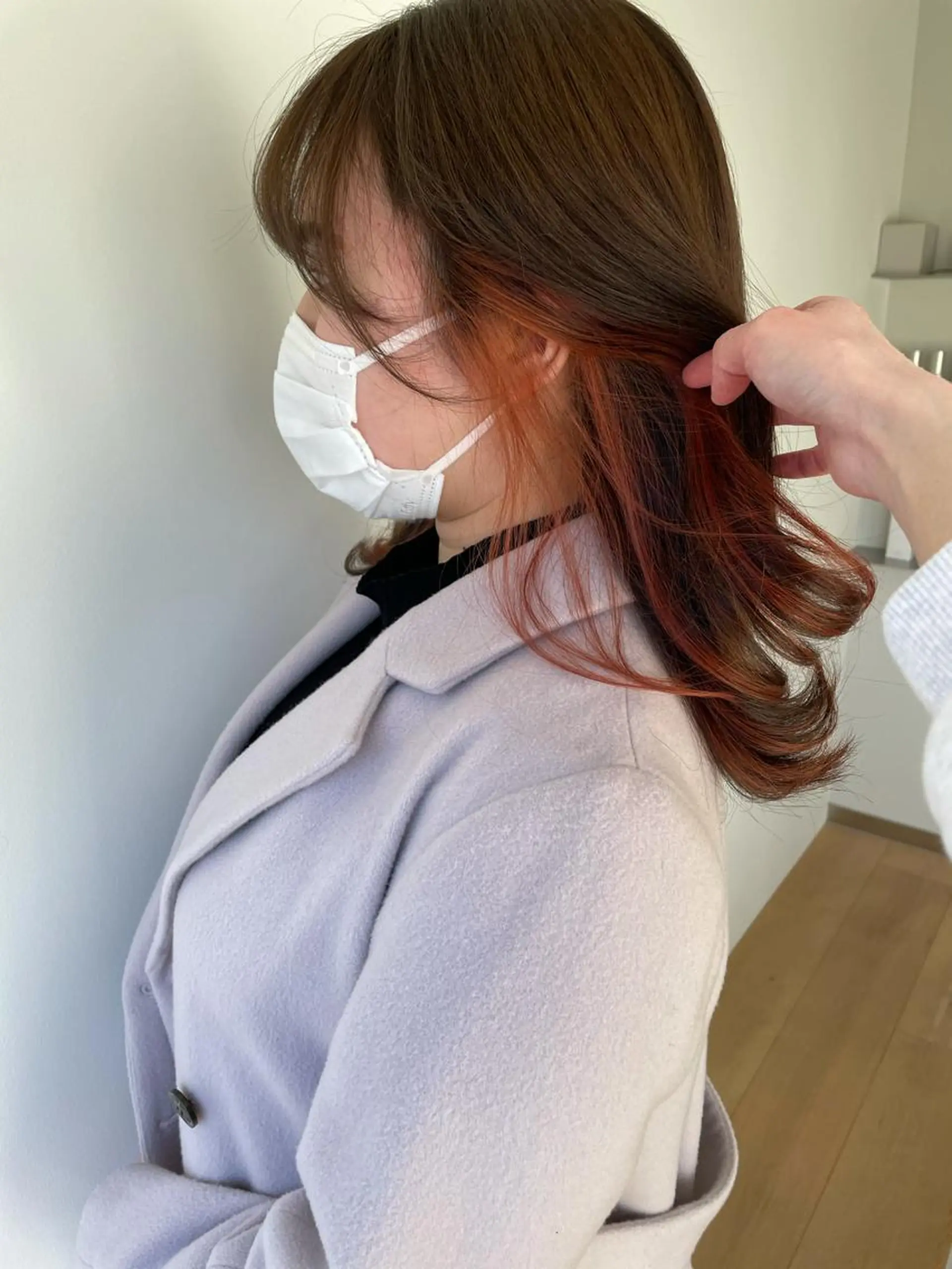 セミロング カラー アッシュ デザインカラー インナーカラー ピンクカラー ピンクアッシュ 太田ありさ クリーミーヘアカラーのヘアスタイル