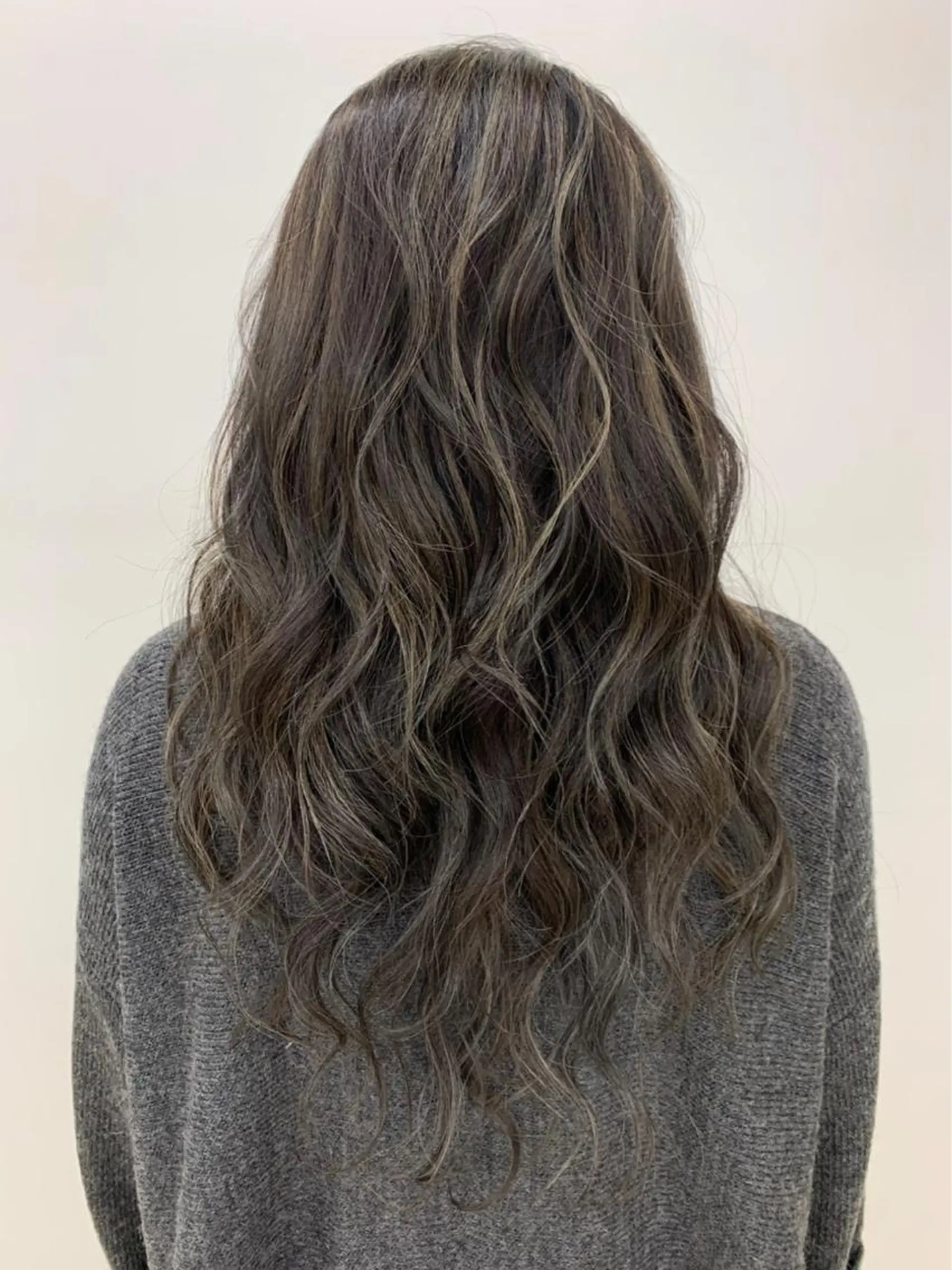 ロング ハイライト 心斎橋/海外レイヤー 募集中三好玲奈のヘアスタイル