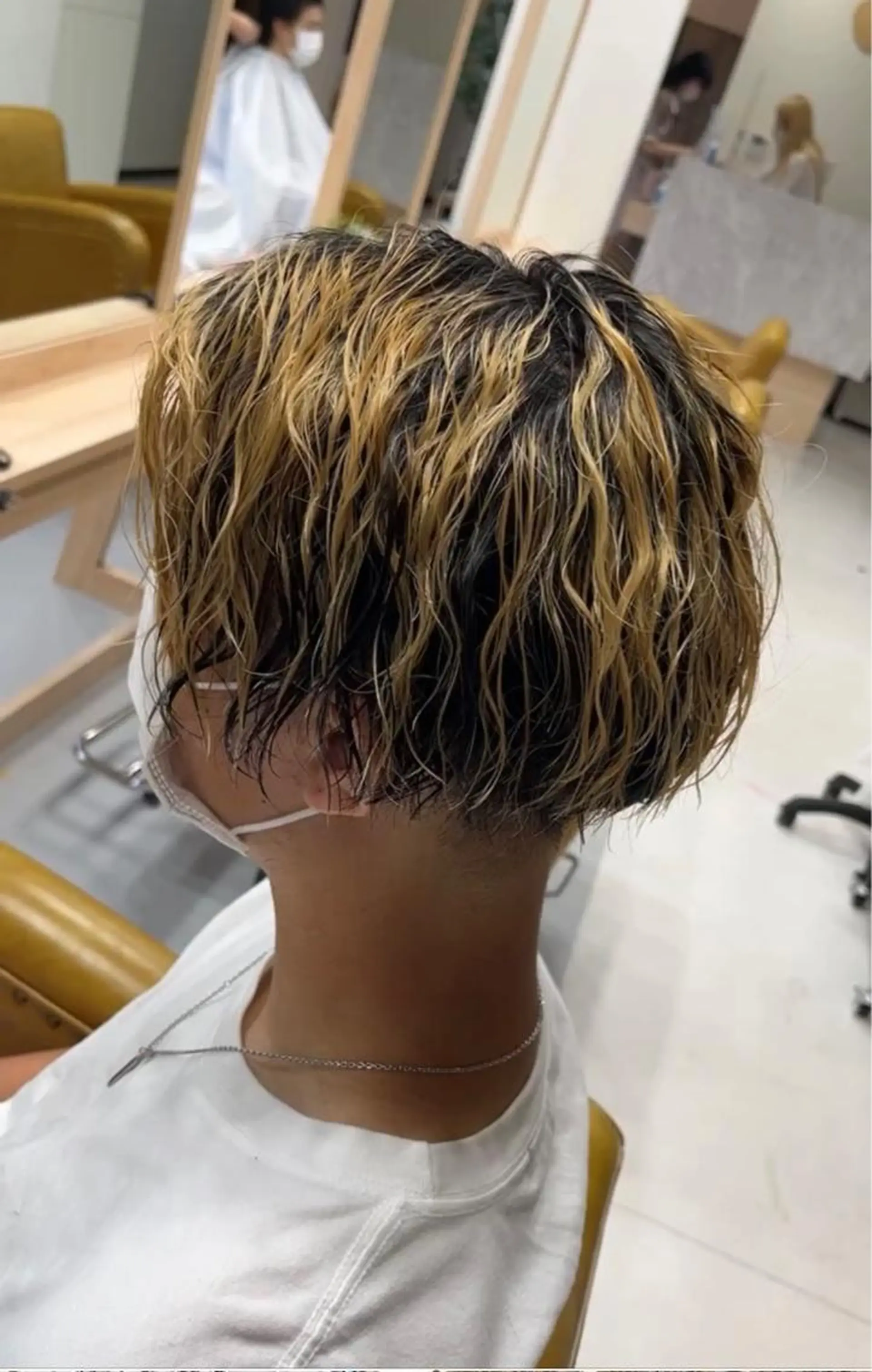 パーマ メンズ メンズブリーチ 峯 渉人のヘアスタイル