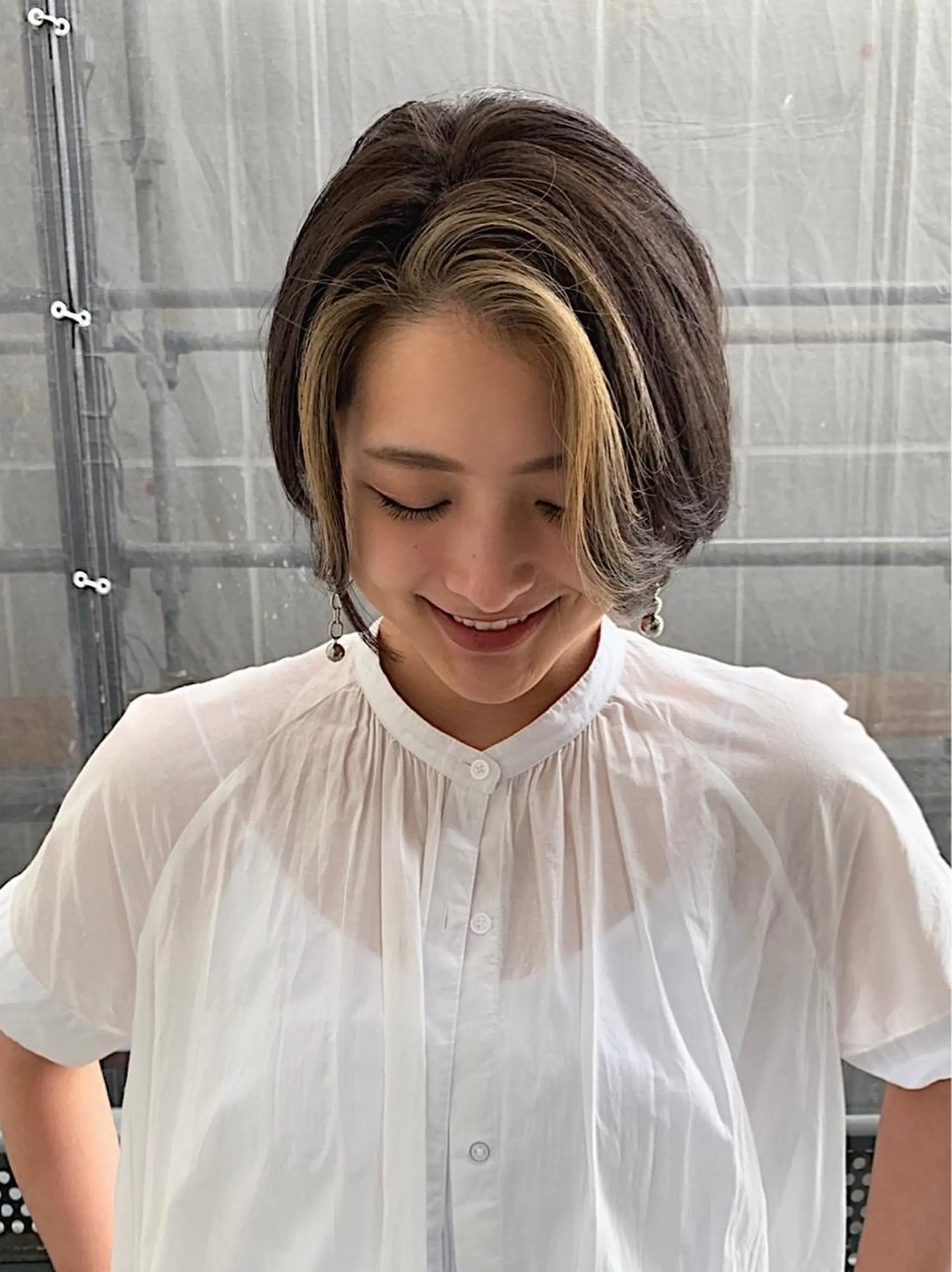 ショート カラー バレイヤージュ グレージュ ハイライトカラー インナーカラー 外国人風カラー ヘアカラー トリートメント AMI Hair Supply所属・31.1.2.3受付 韓風カラー/カットのヘアスタイル