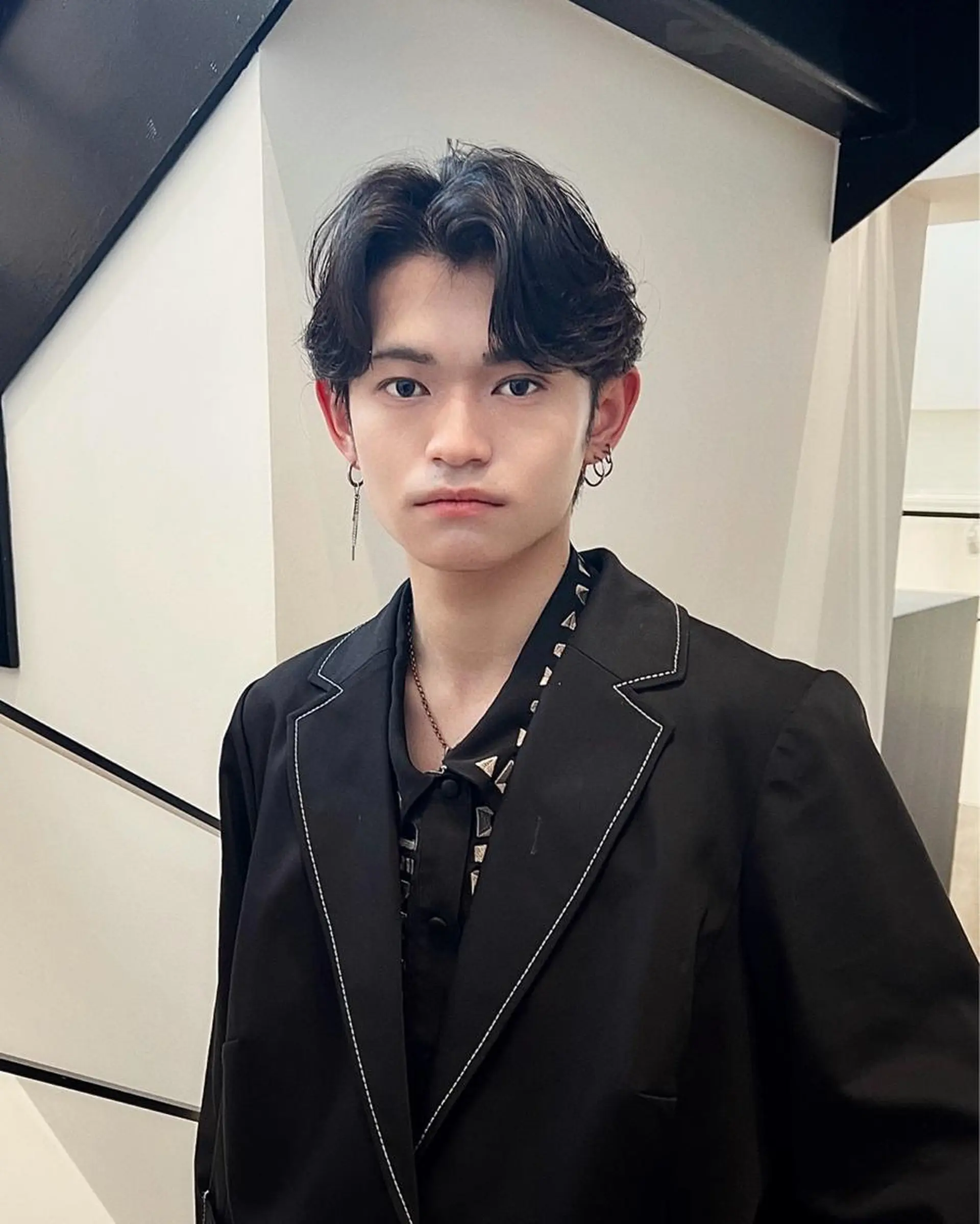 パーマ メンズ メンズパーマ ニュアンスパーマ カット パーマ Qin shaire salon 原宿verno店所属・【センターパート】 ETO／江藤翼の眉毛・アイブロウイメージ