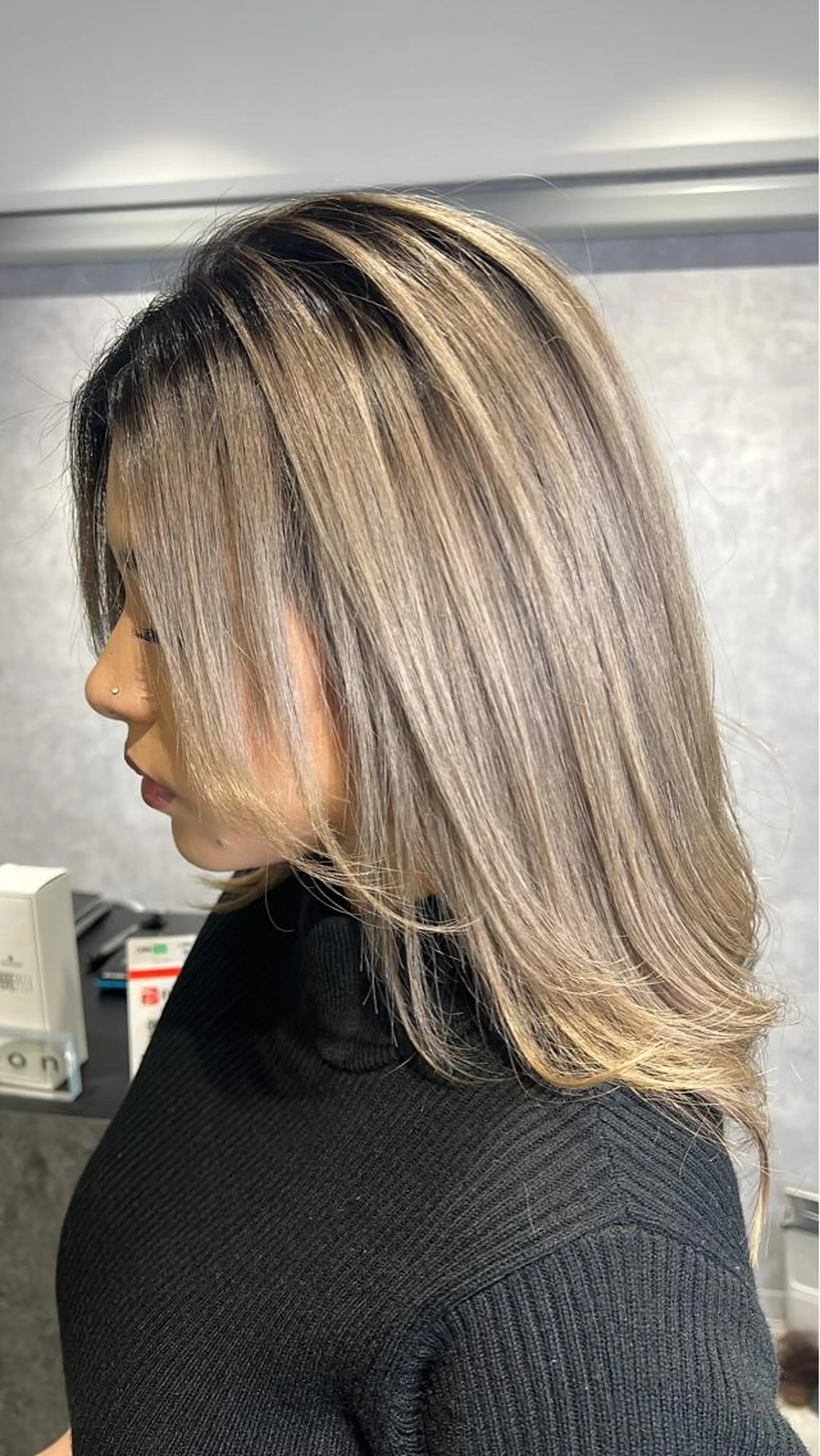 ミディアム カラー mimiiy梅田 中崎町ハイトーンのヘアスタイル