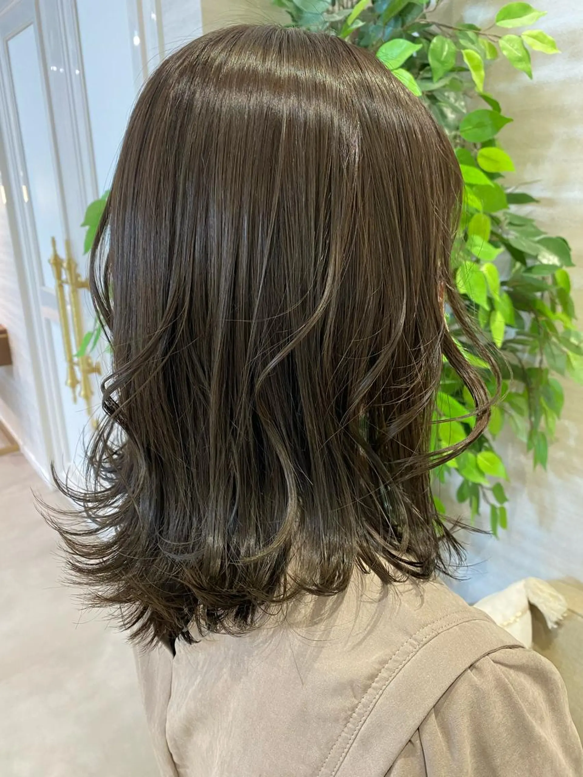 ミディアム カラー グレージュ ミルクティーグレージュ FURUSHO所属・縮毛矯正/髪質改善 ルクア9F/小倉悠佑のヘアスタイル