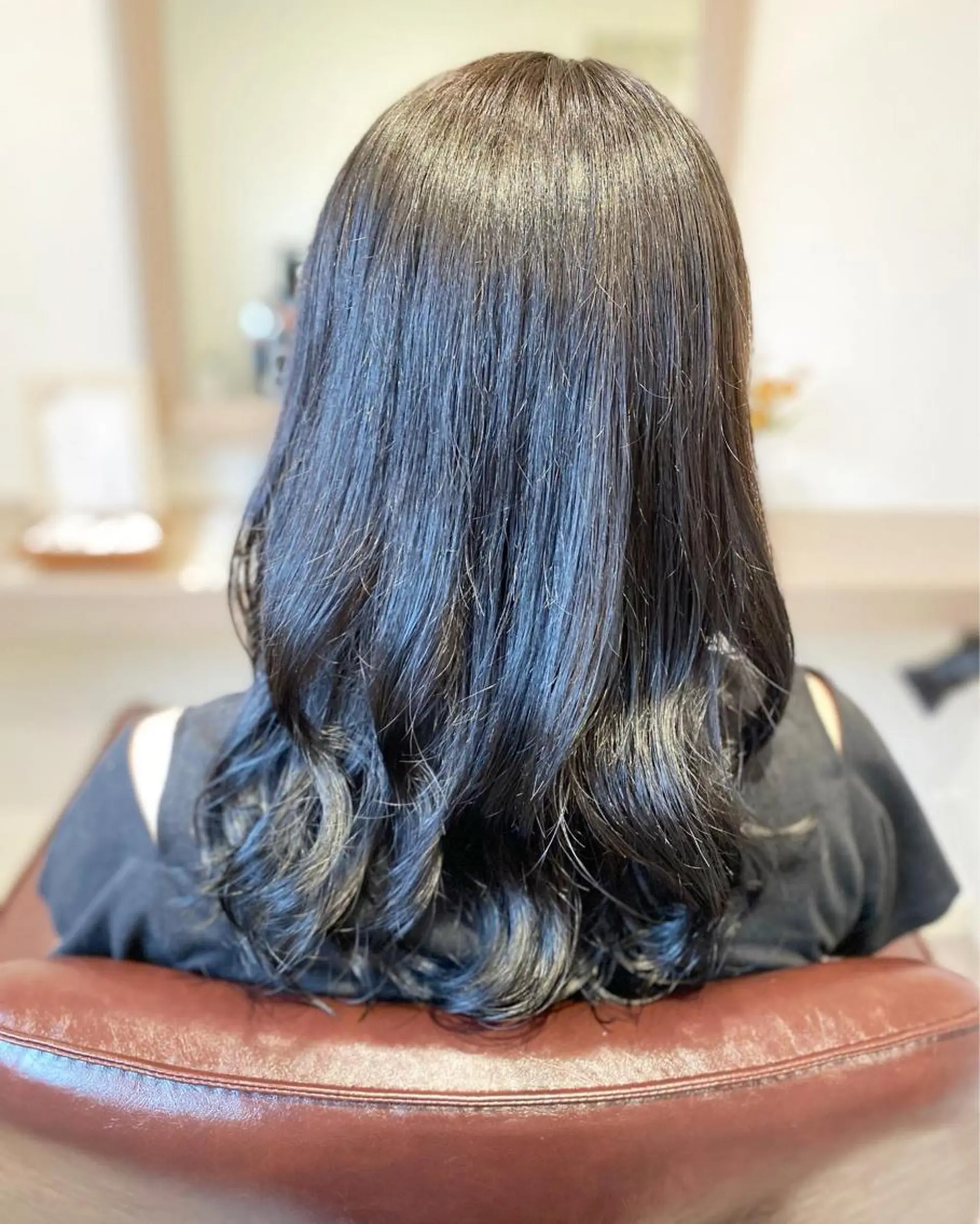 ロング カラー パーマ アッシュ オリーブアッシュ 髪質改善 トリートメント カット ヘアカラー トリートメント 荒木 ひろかのヘアスタイル