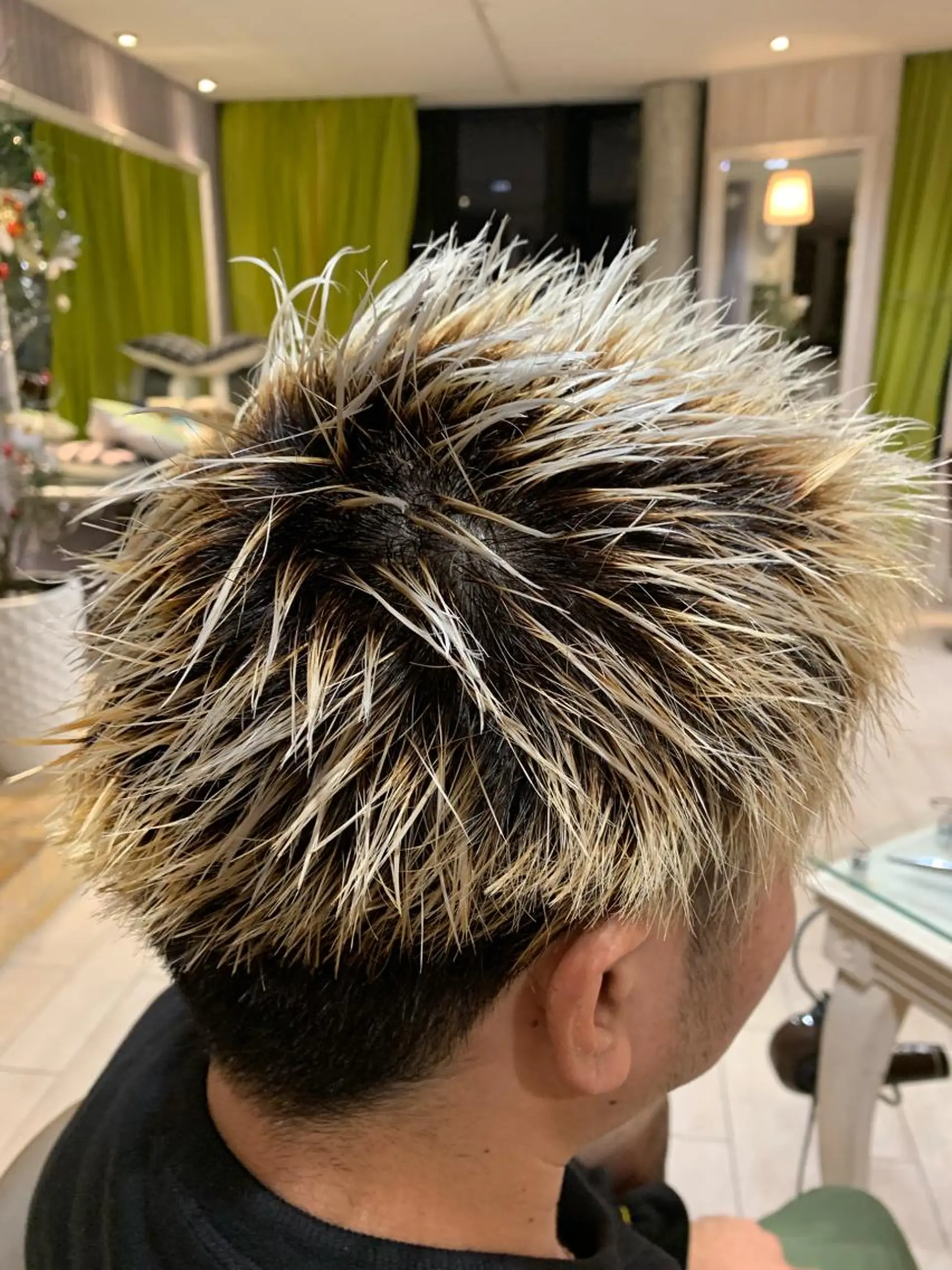 ショート カラー メンズ ベージュカラー ホワイトベージュ 増渕 駿介のヘアスタイル