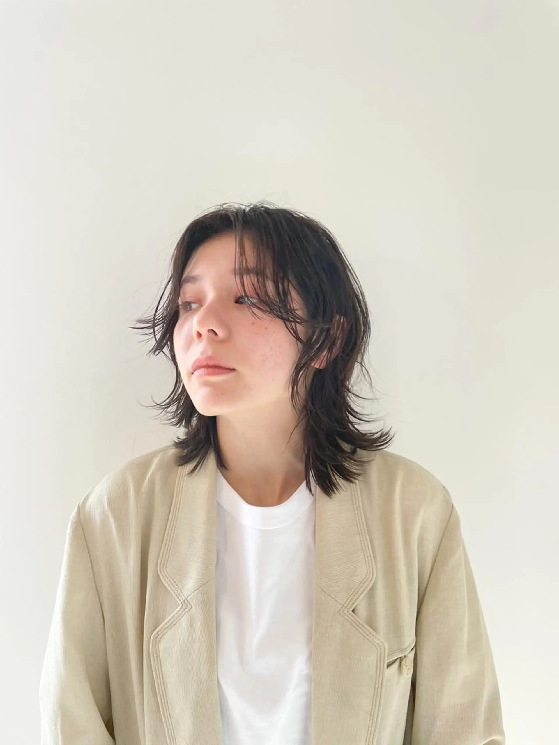 ミディアム カラー ミディアムレイヤー アッシュ グレージュ レイヤーカット ウルフカット Takuma Suzuki中目黒のヘアスタイル