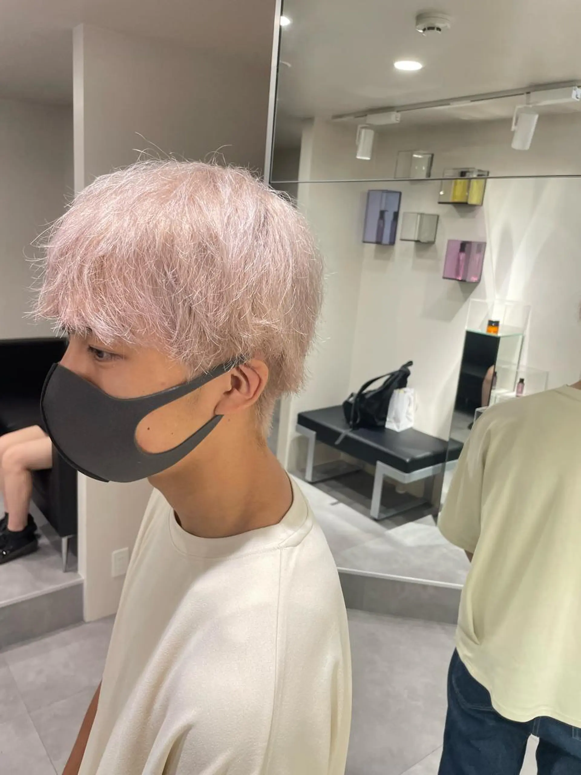 ショート カラー メンズ ベージュカラー ホワイトベージュ カット ブリーチ特化 ハイトーンRYOYAのヘアスタイル