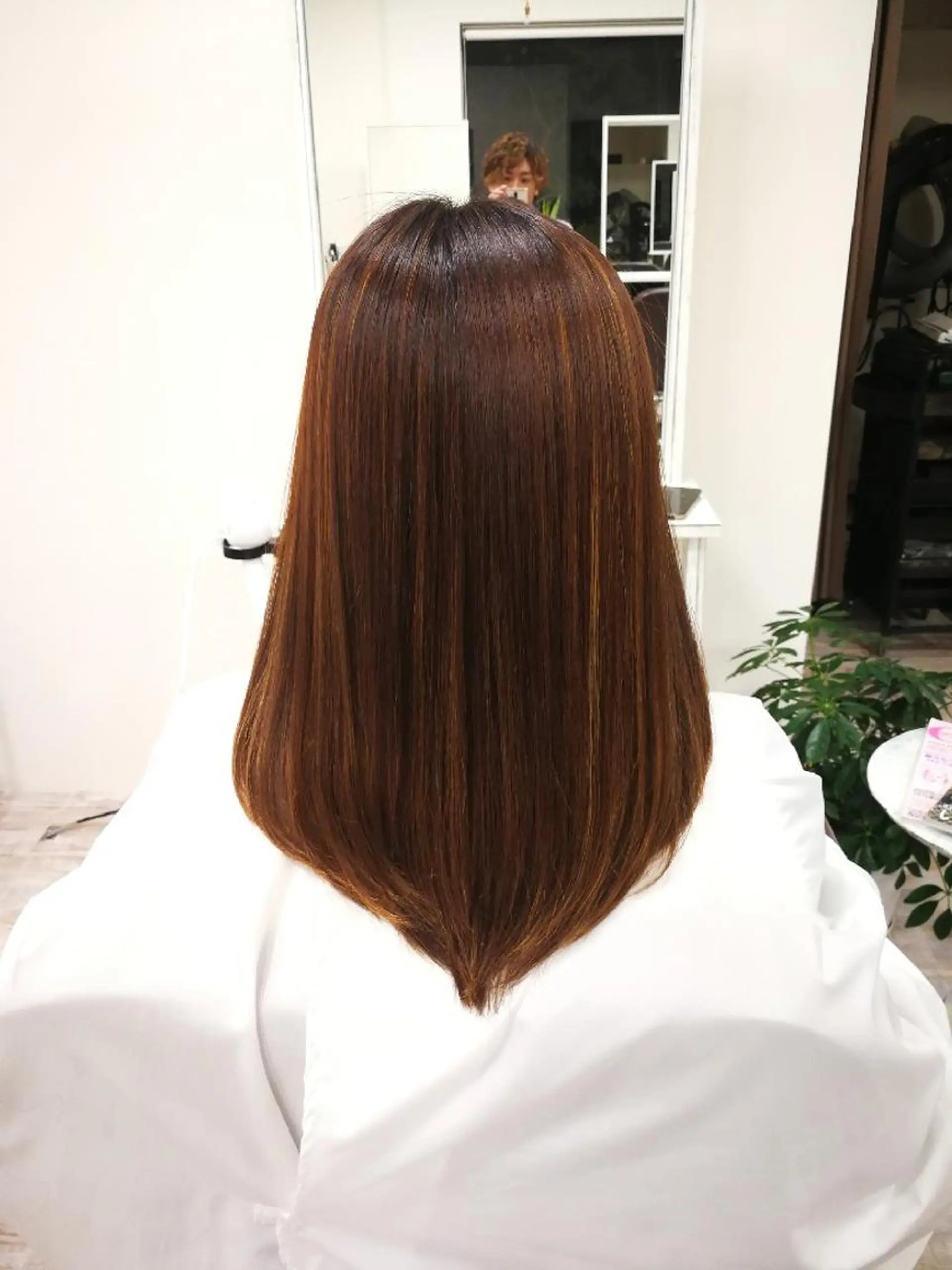 パーマ セミロング Aile所属・酸性ストレート／カラ ー/山下高明のヘアスタイル