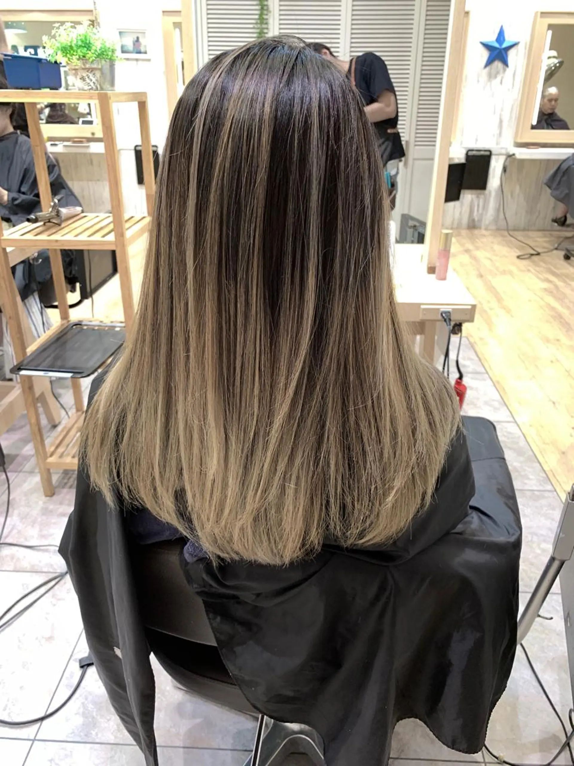 ロング カラー LUSTRE クロサワのヘアスタイル