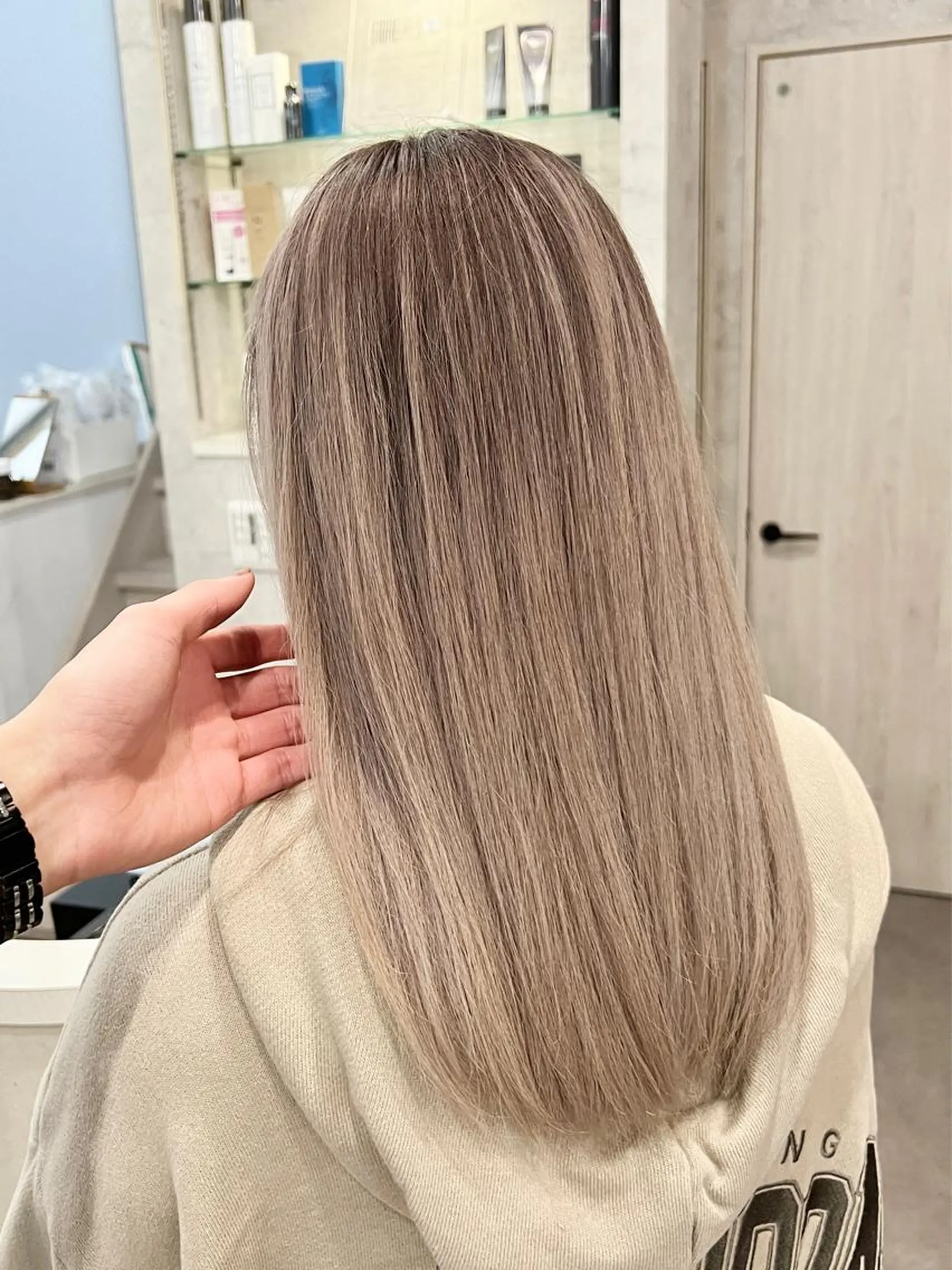 ロング カラー ブリーチ 透明感カラー Via officialのヘアスタイル