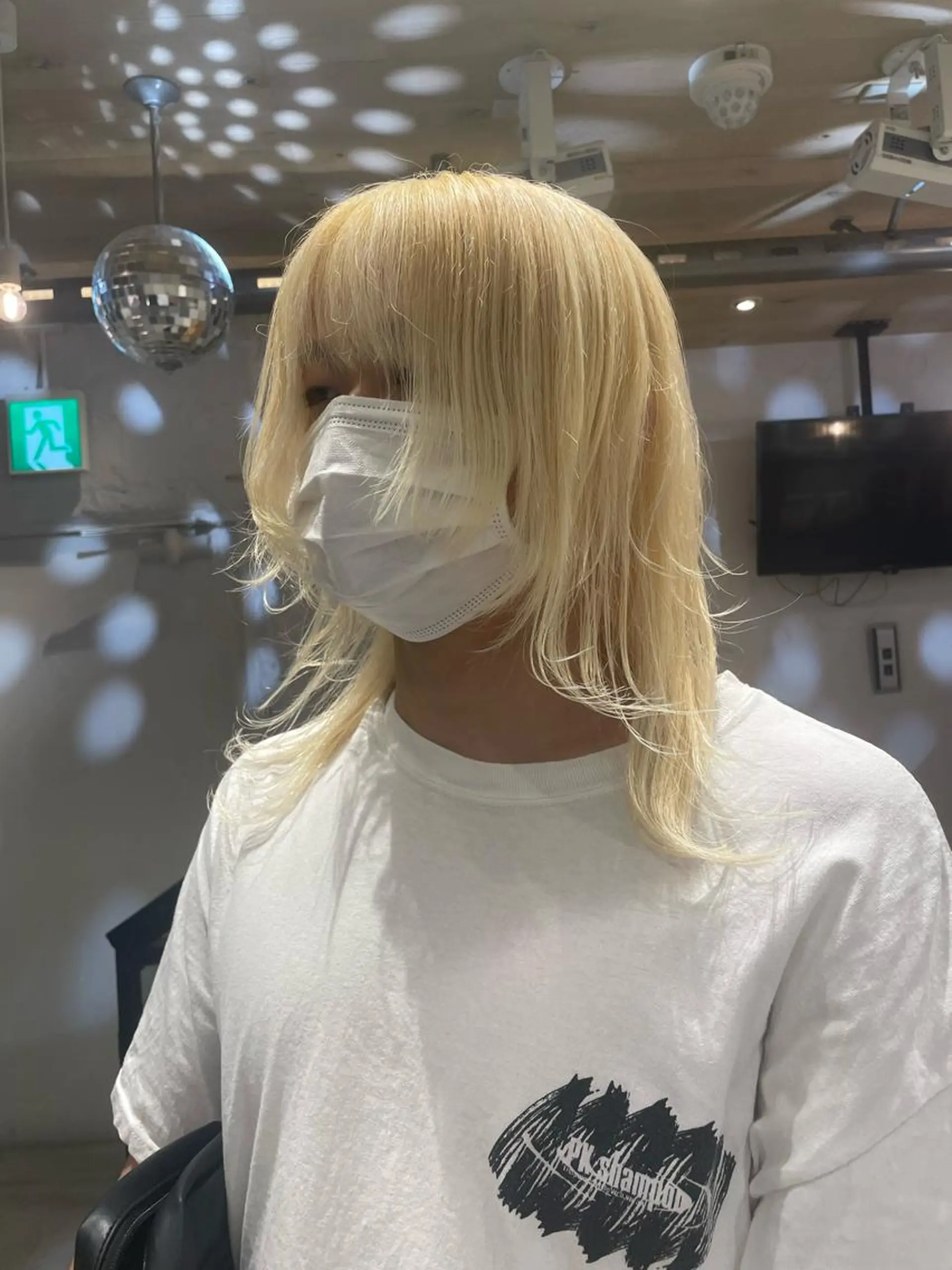 セミロング カラー 艶ハイトーン👑♡ NATSUKIのヘアスタイル