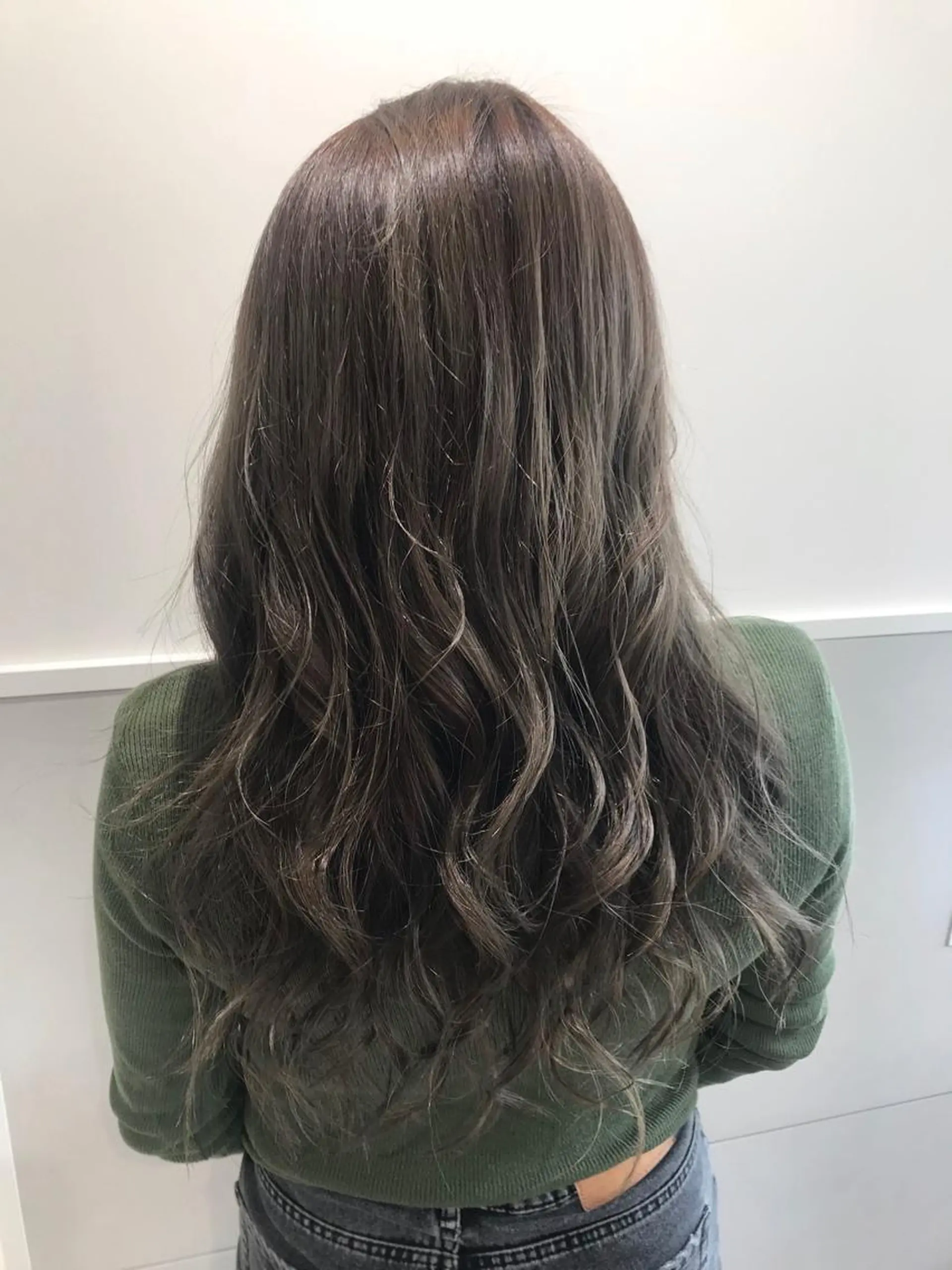 セミロング カラー SALOWIN所属・小栗 麻衣のヘアスタイル