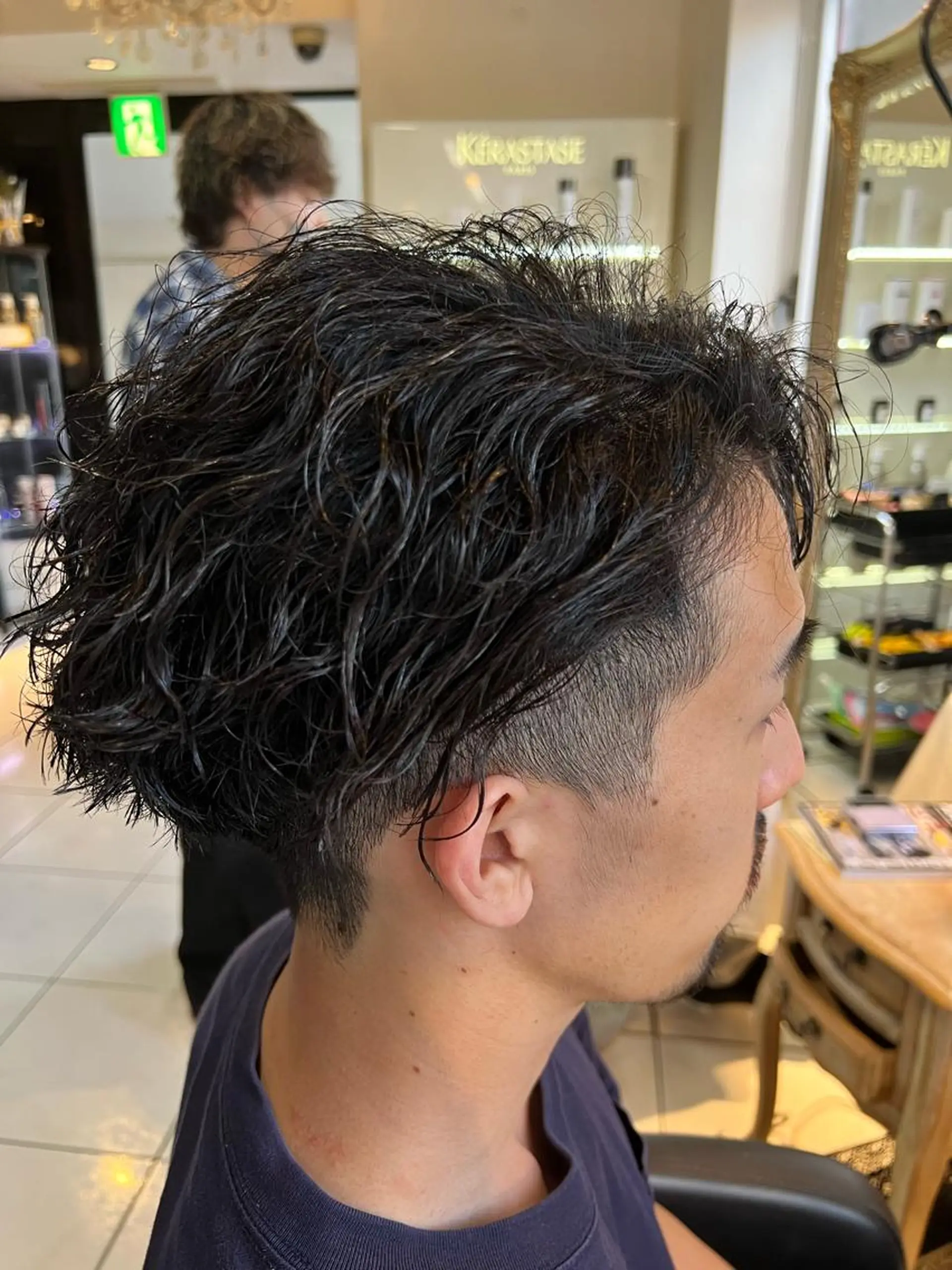 パーマ メンズ センターパート フェードカット カルマパーマ マッシュ メンズパーマ カット パーマ パーマ特化美容師 茂木広幸のヘアスタイル