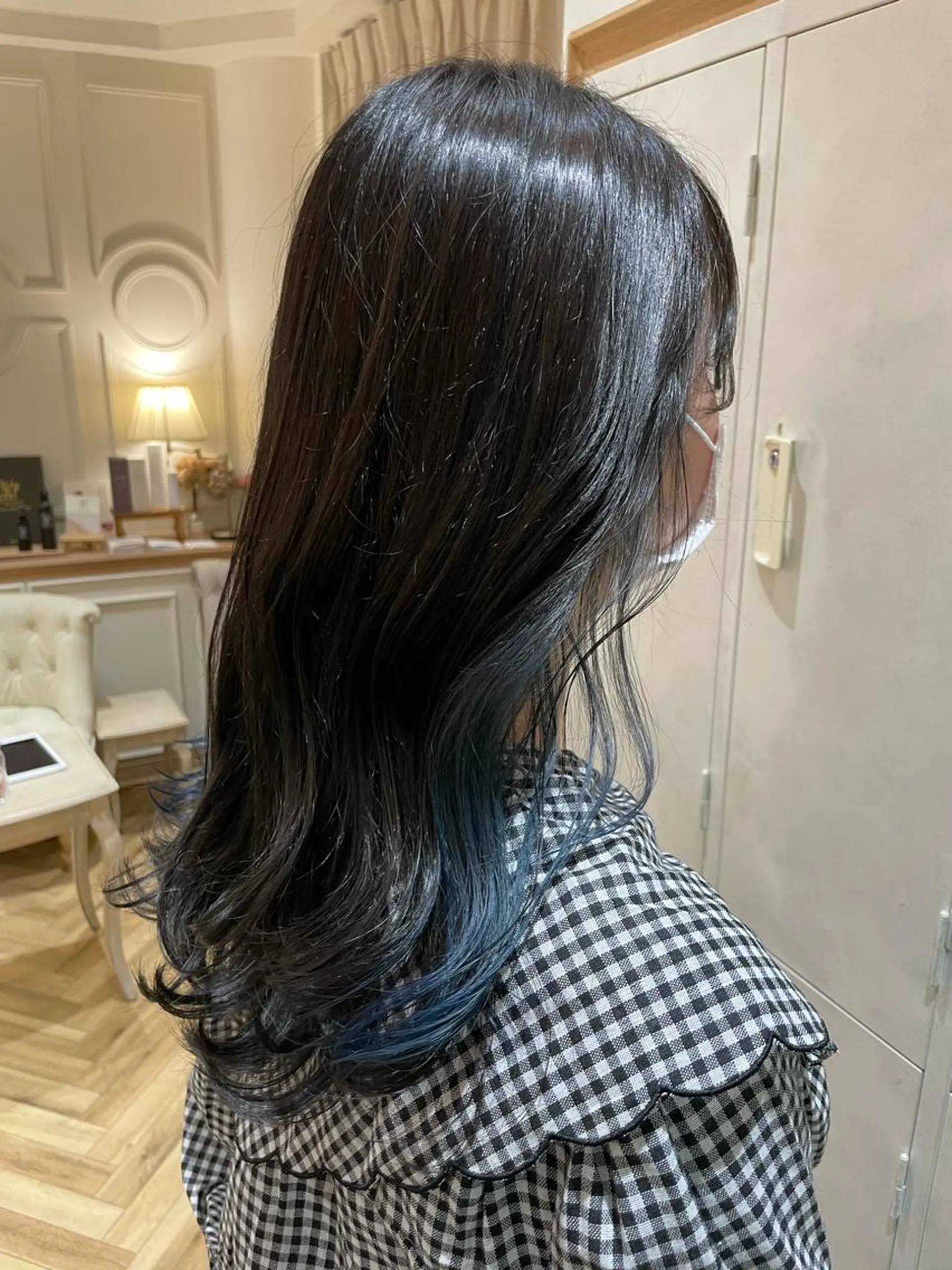 セミロング カット ヘアカラー 原 朱莉のヘアスタイル